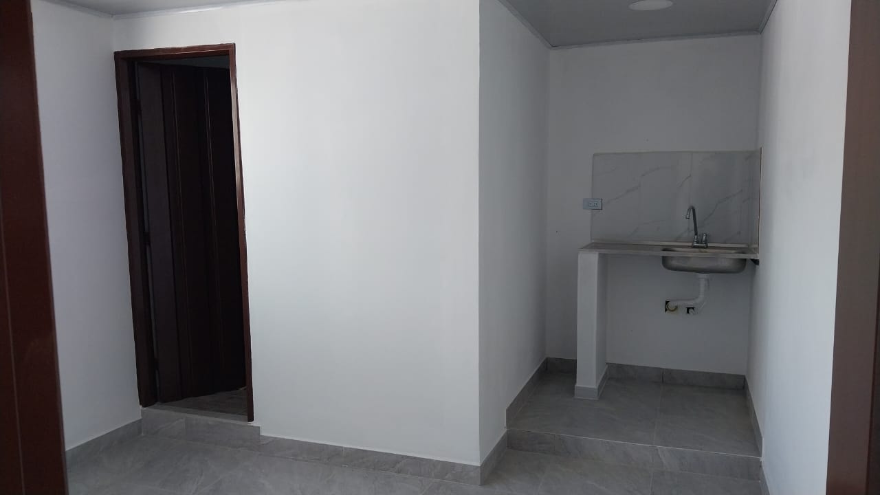 se vende casa al norte de la ciuda de Amrneia (3).jpg
