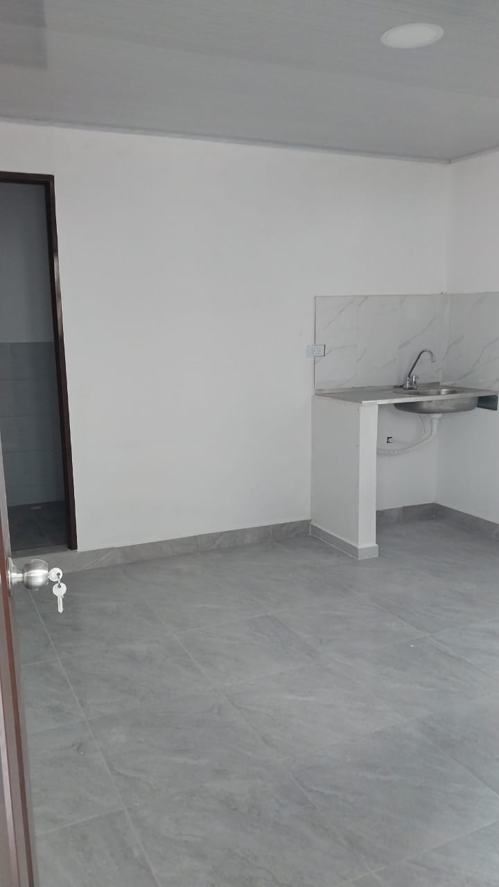 se vende casa al norte de la ciuda de Amrneia (4).jpg