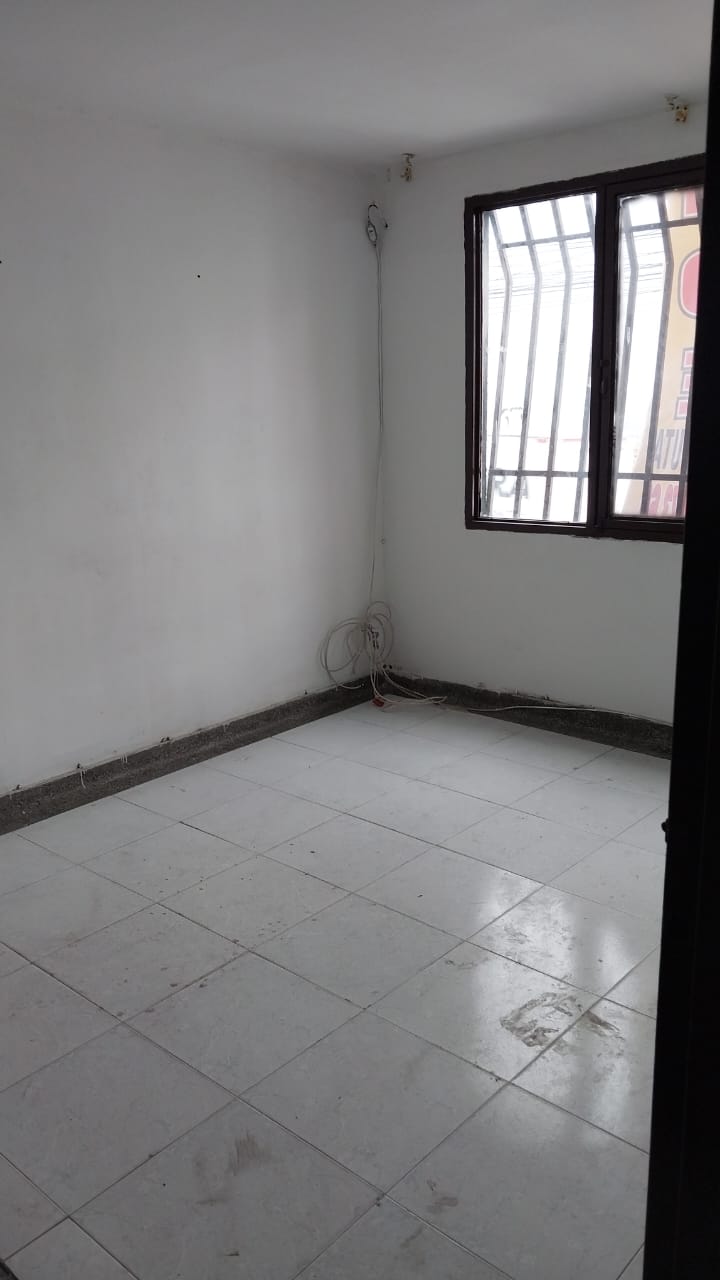 se vende casa al norte de la ciuda de Amrneia (18).jpg