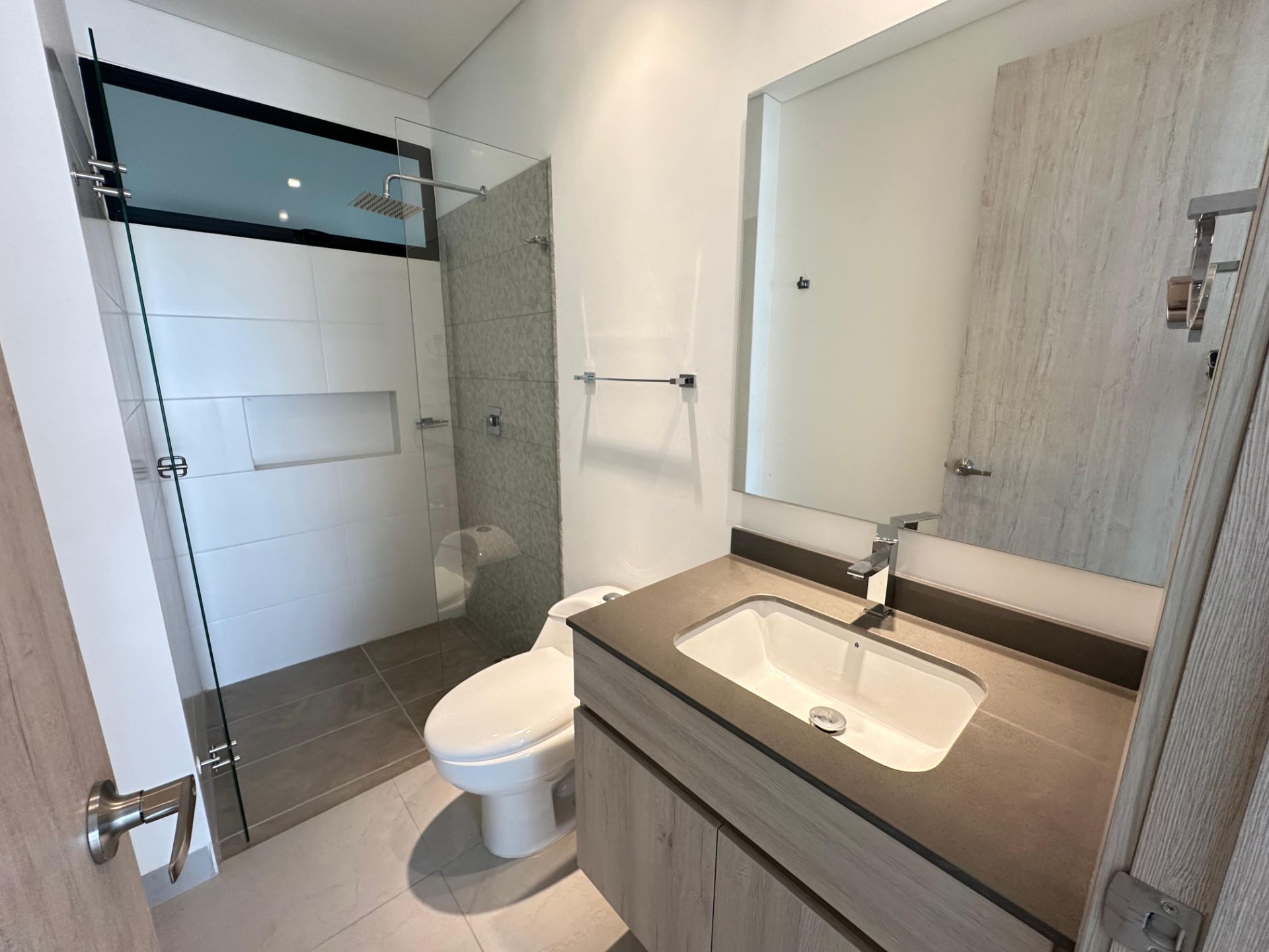 se vende apto en lagos de iraka  (2).jpg