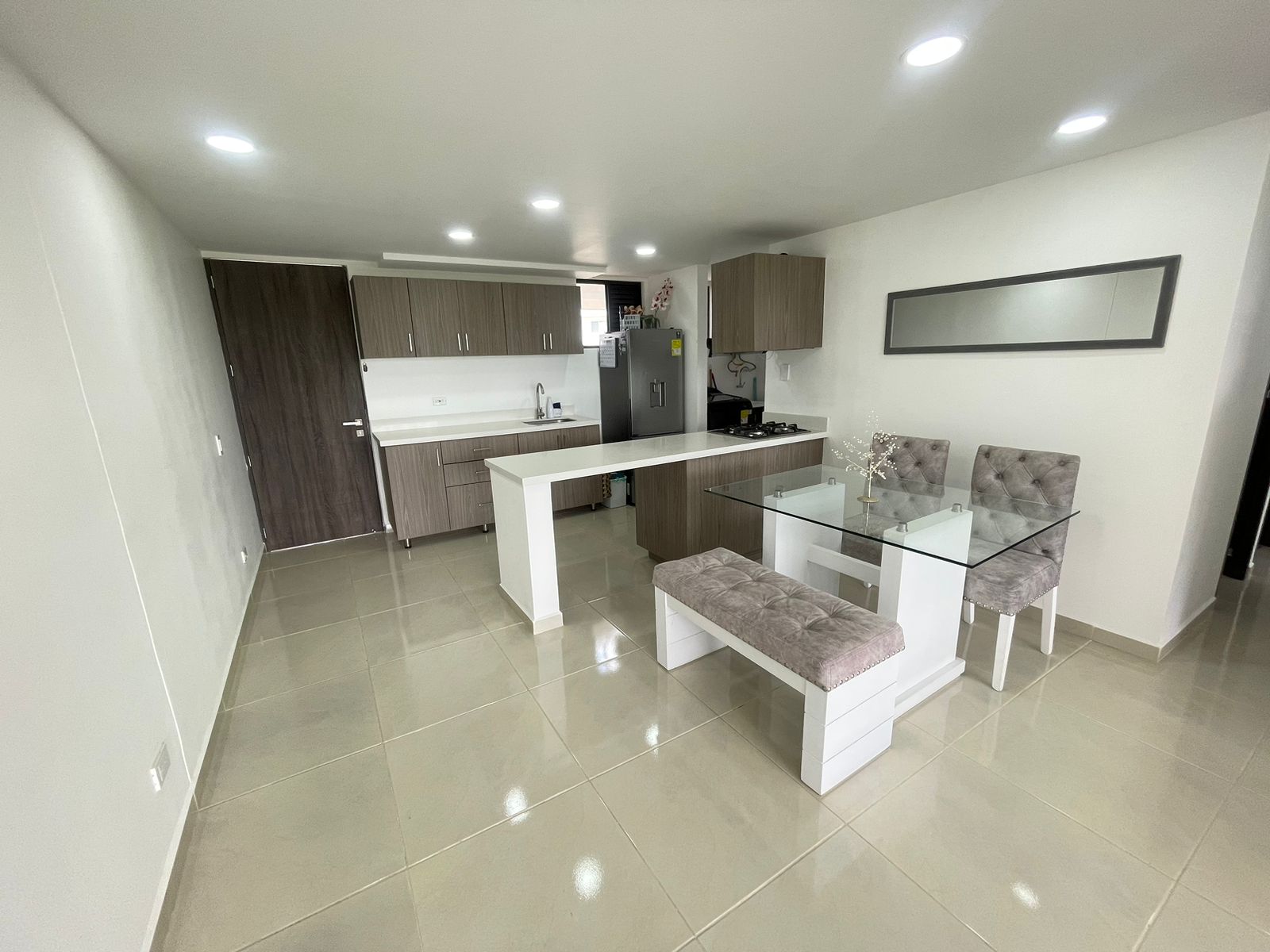 Se vende apartamento por la avenida 19 norte (8).jpg