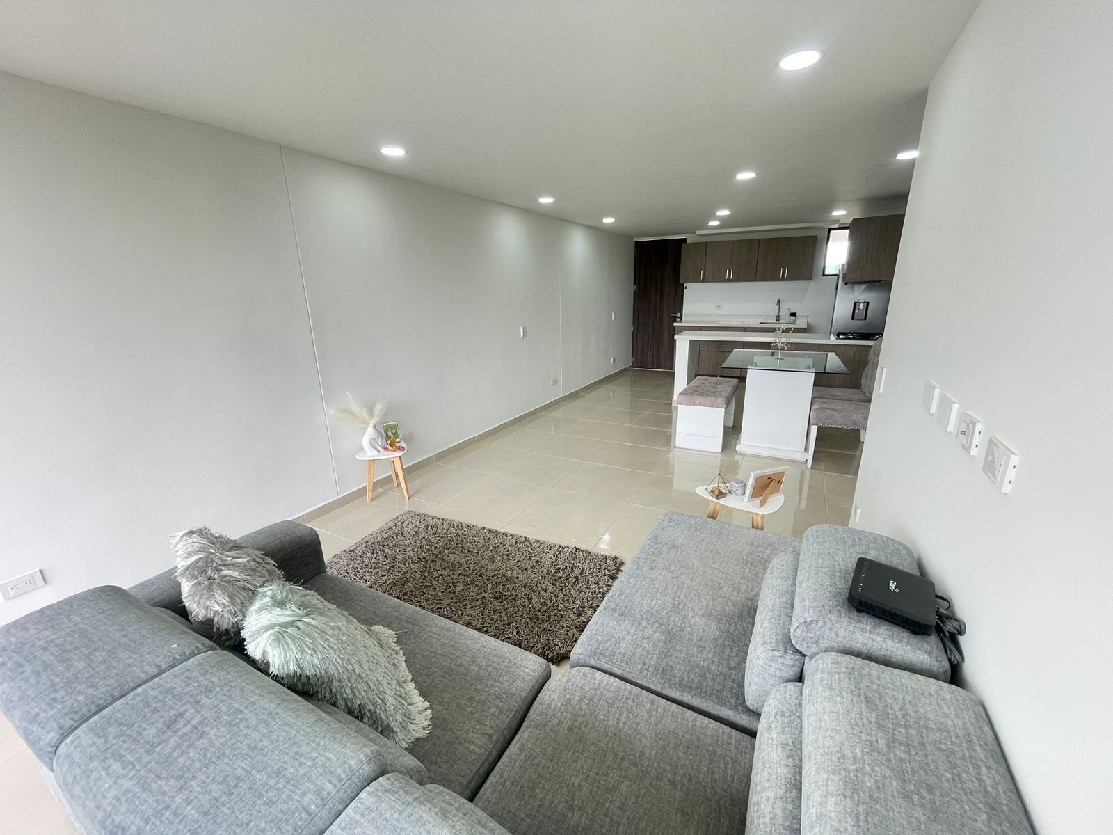 Se vende apartamento por la avenida 19 norte (11).jpg