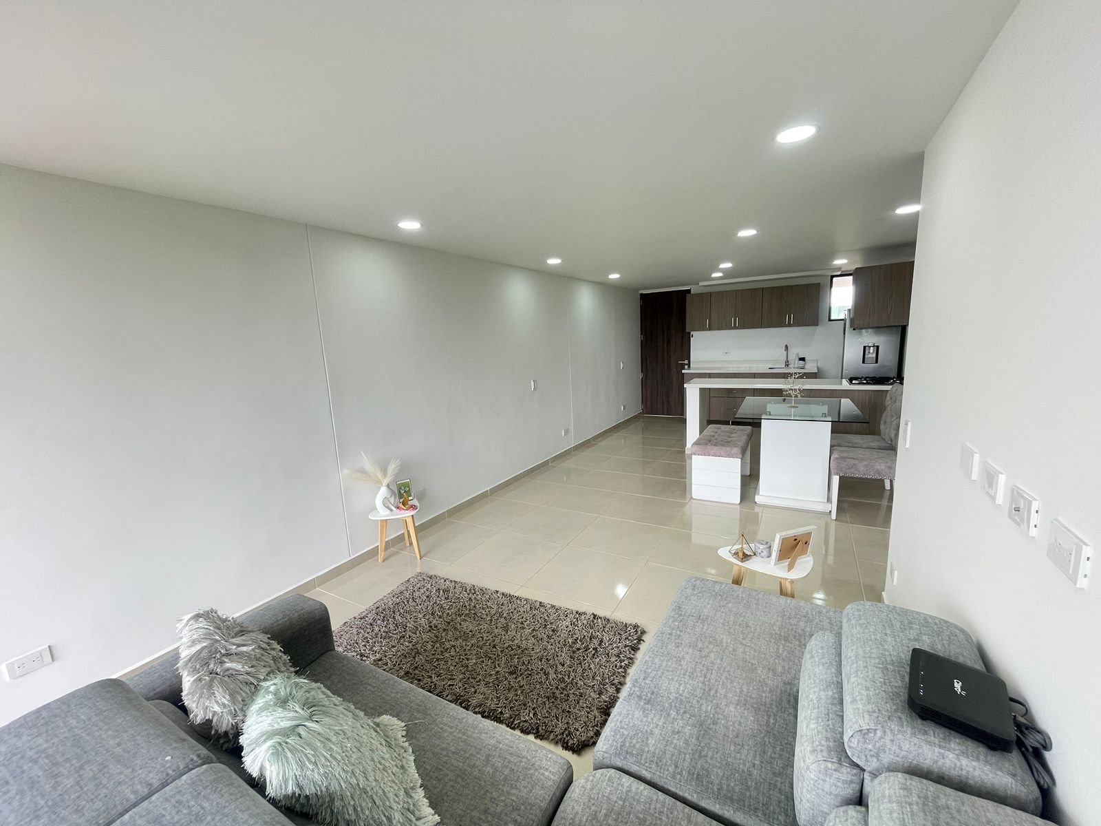 Se vende apartamento por la avenida 19 norte (14).jpg