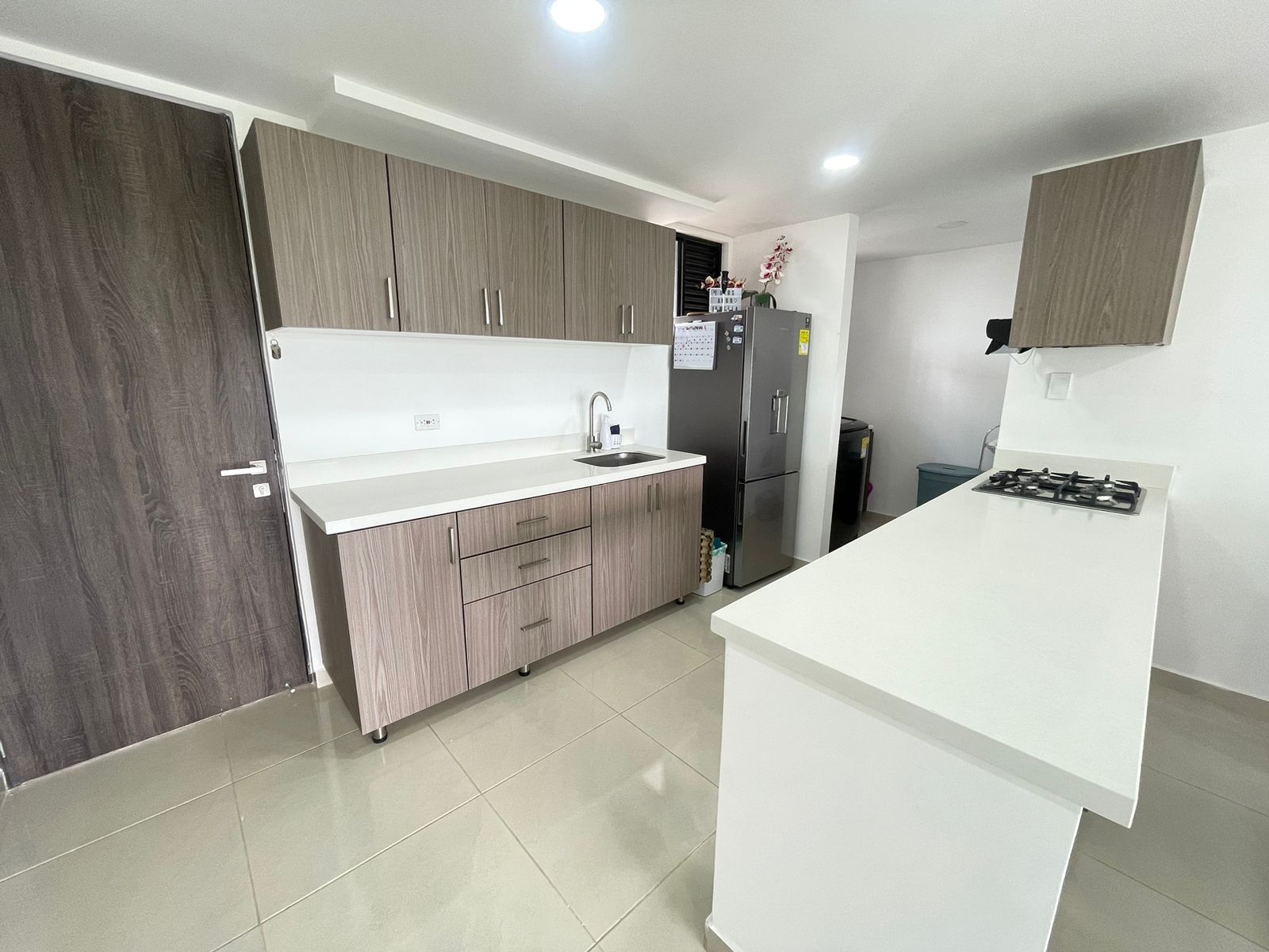 Se vende apartamento por la avenida 19 norte (7).jpg