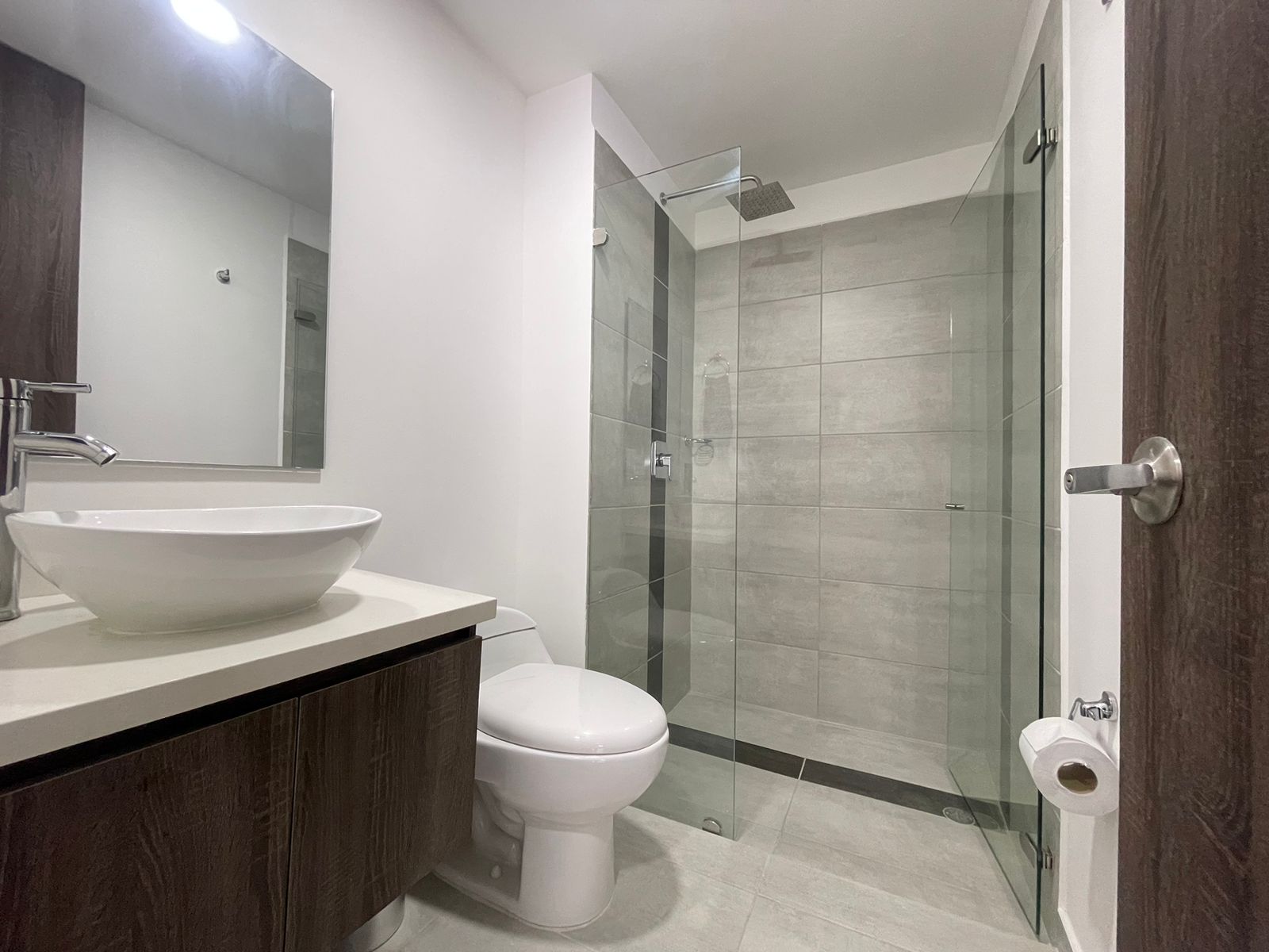 Se vende apartamento por la avenida 19 norte (25).jpg