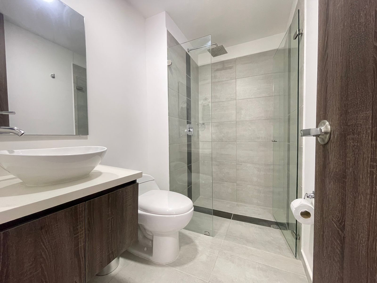 Se vende apartamento por la avenida 19 norte (24).jpg
