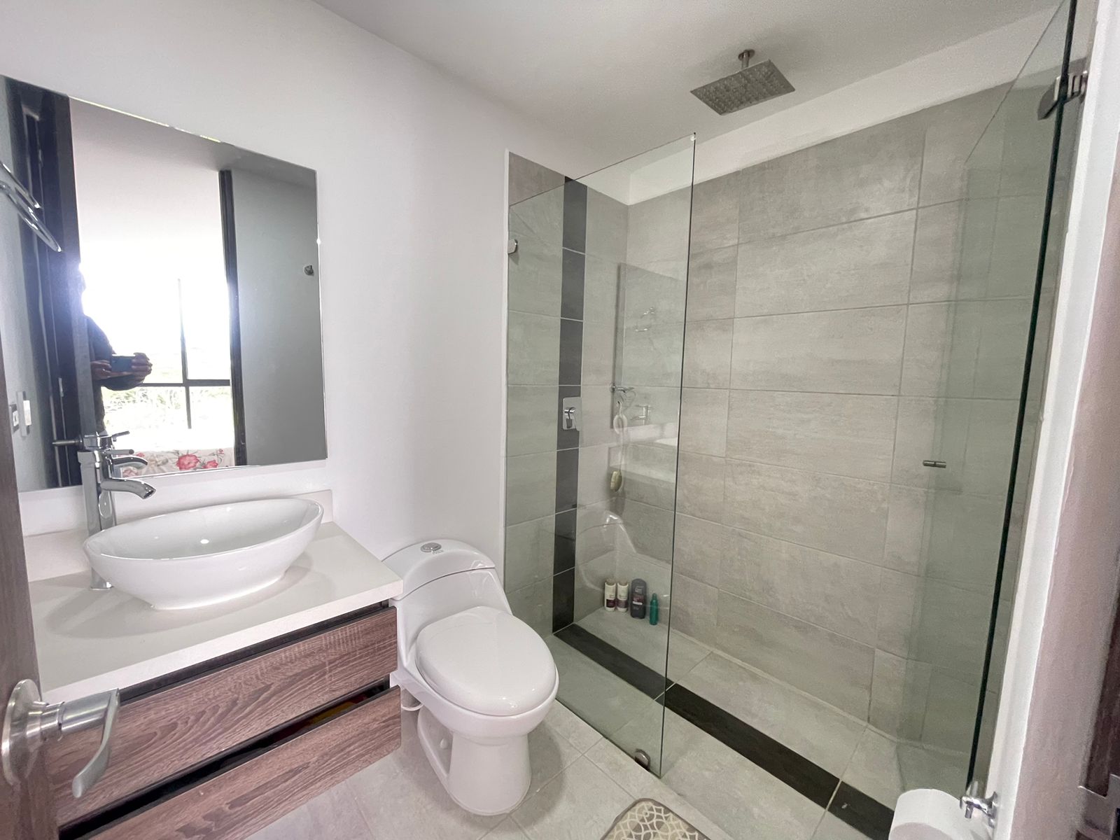 Se vende apartamento por la avenida 19 norte (29).jpg