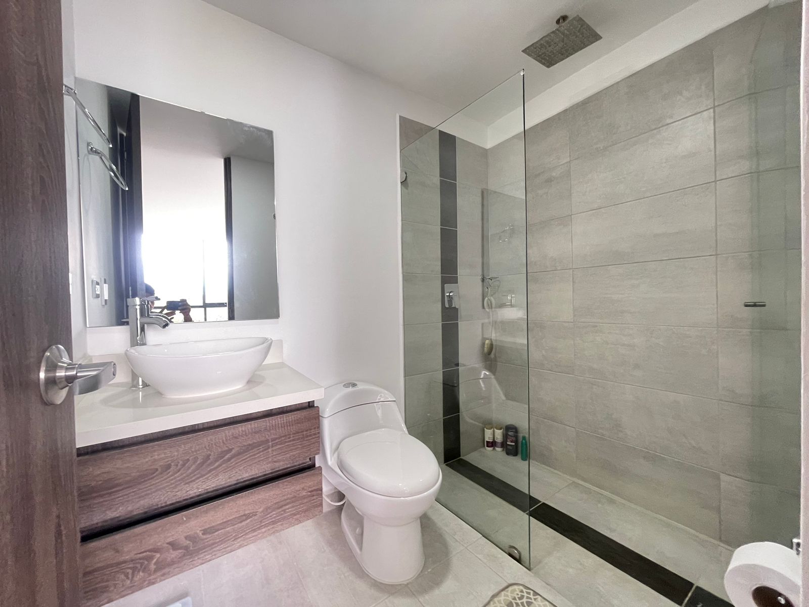 Se vende apartamento por la avenida 19 norte (28).jpg