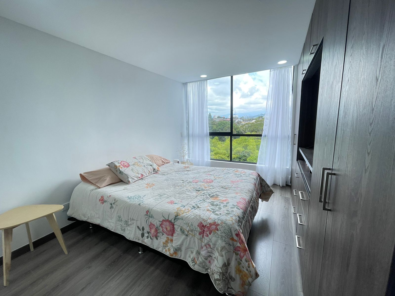 Se vende apartamento por la avenida 19 norte (34).jpg