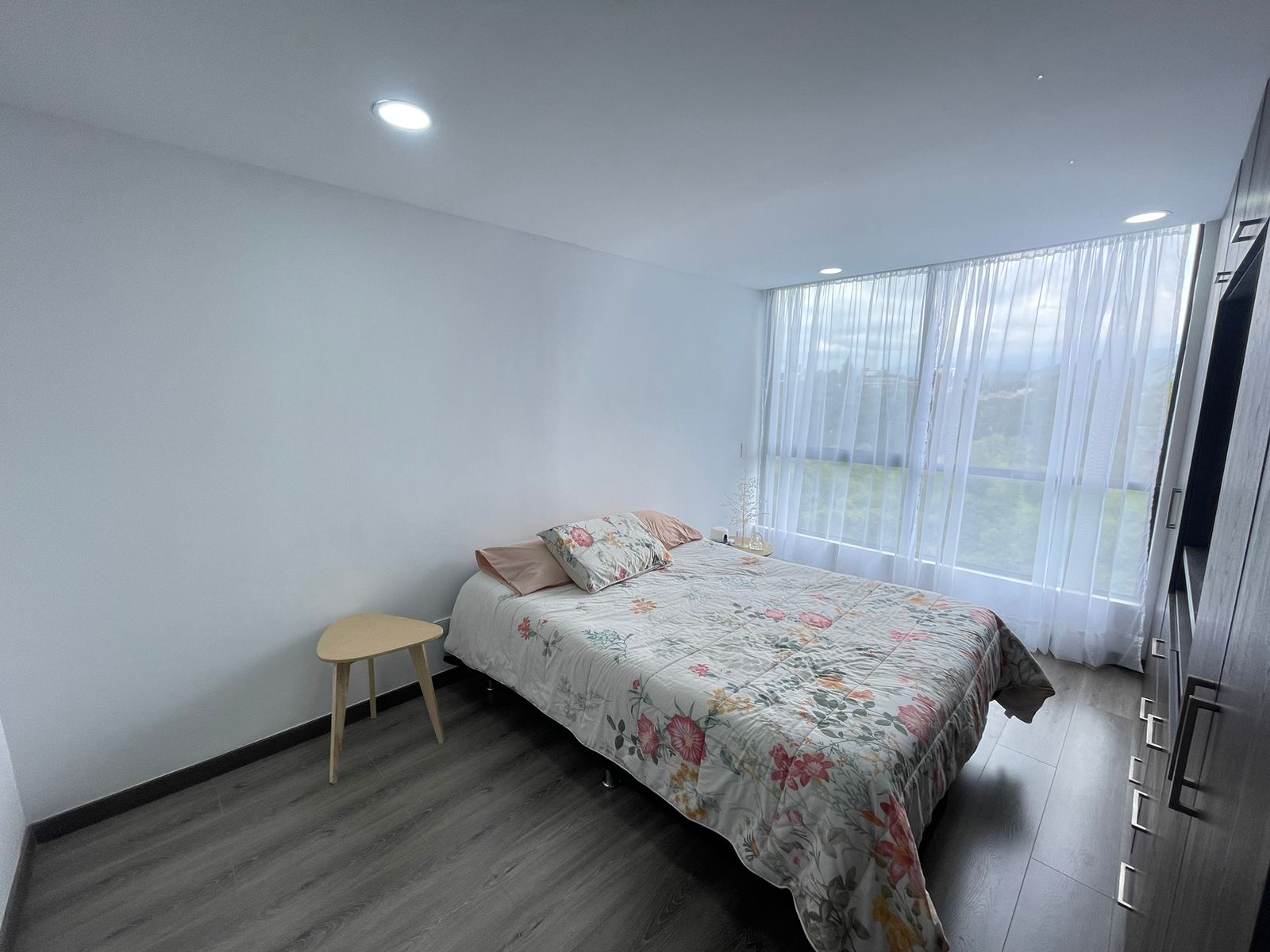 Se vende apartamento por la avenida 19 norte (37).jpg
