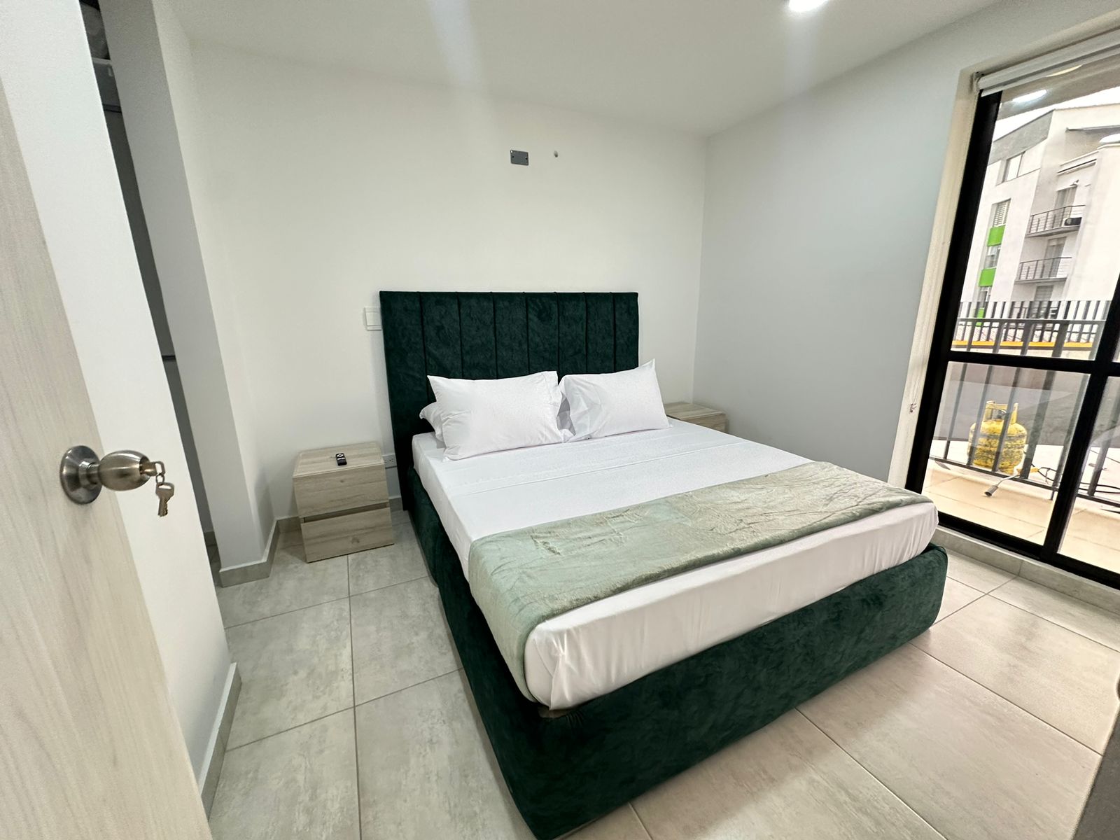 Apartaestudio amoblad en avenida 19 norte alquiler por noches  (9).jpeg