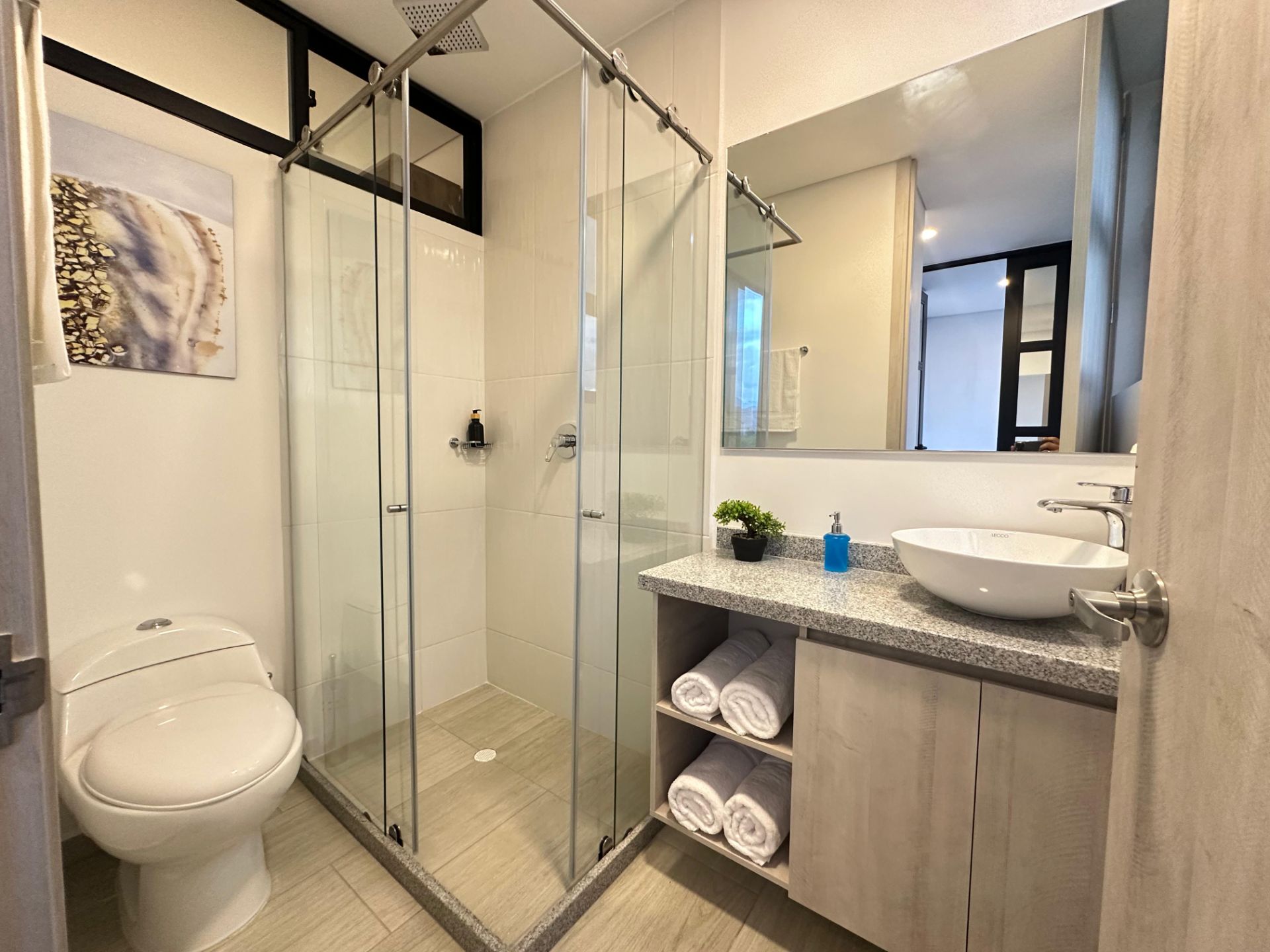 hermoso apartaestudio amoblado en barrio laureles alquiler por noches  (10).jpeg