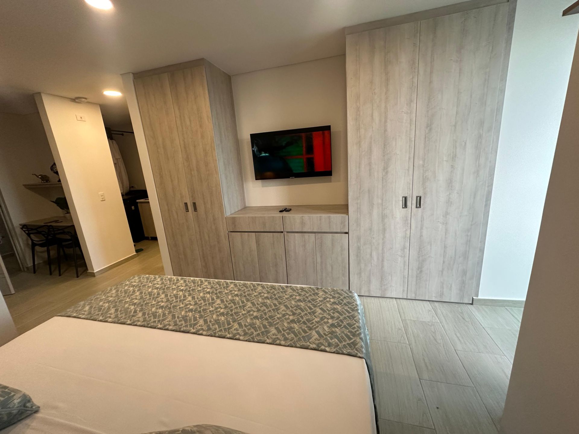 hermoso apartaestudio amoblado en barrio laureles alquiler por noches  (16).jpg