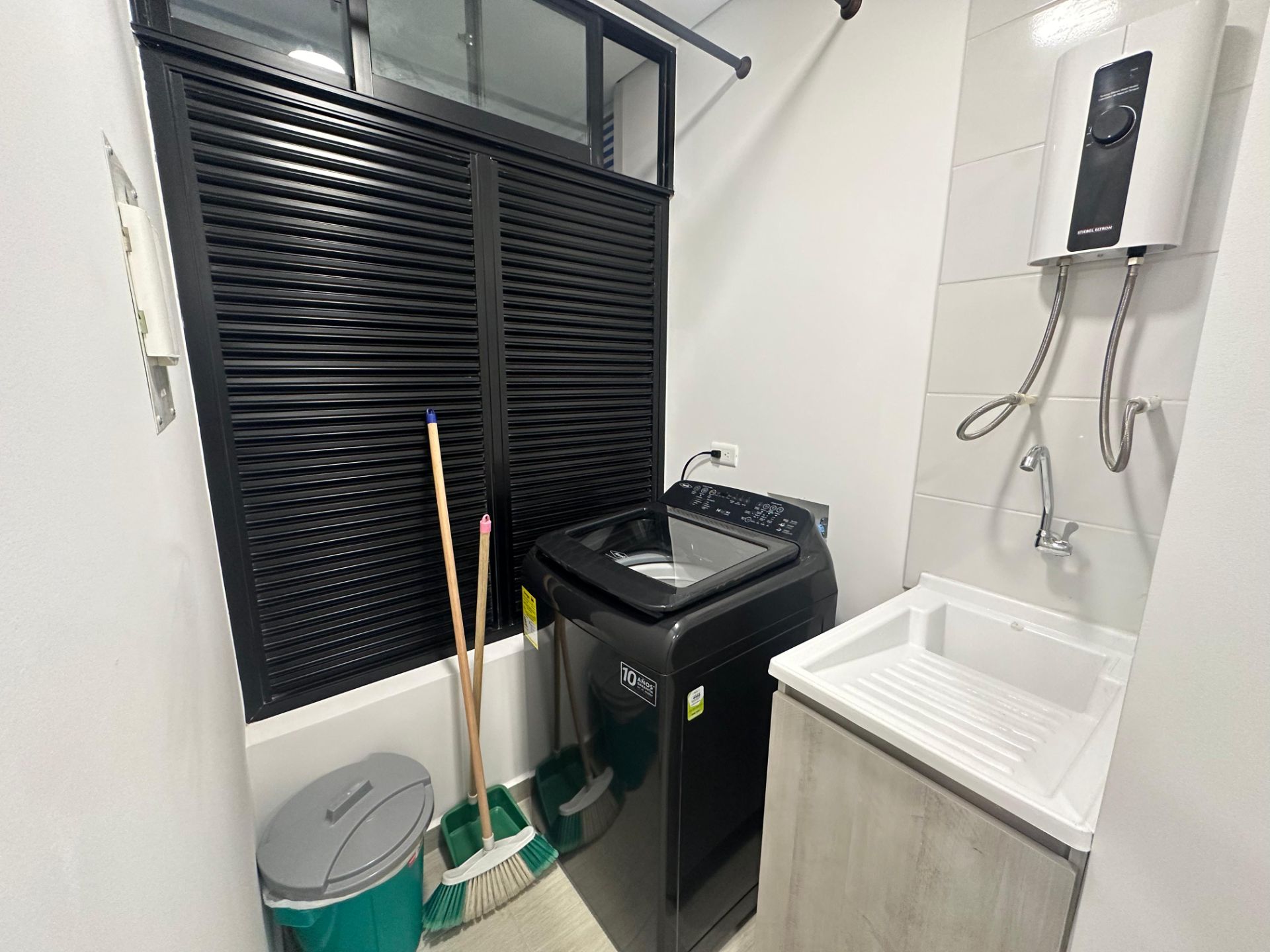 hermoso apartaestudio amoblado en barrio laureles alquiler por noches  (9).jpeg