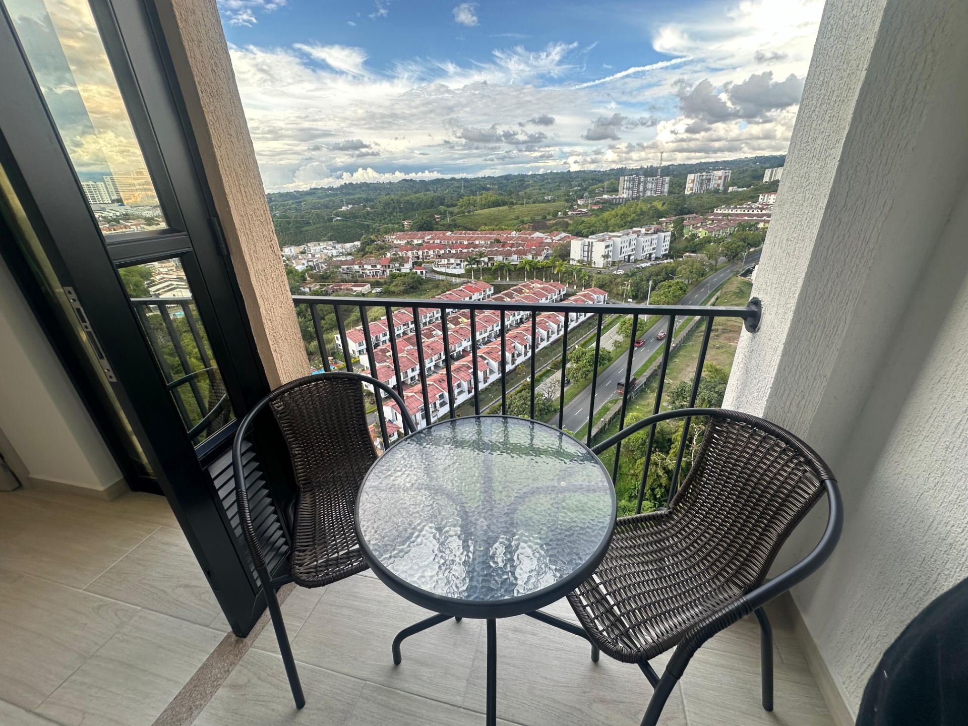 hermoso apartaestudio amoblado en barrio laureles alquiler por noches  (3).jpg