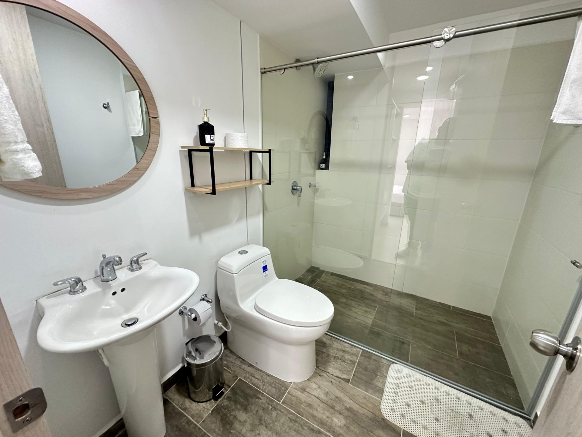 hermoso apartaestudio amoblados en avenida 19 norte alquiler por noches (10).jpg