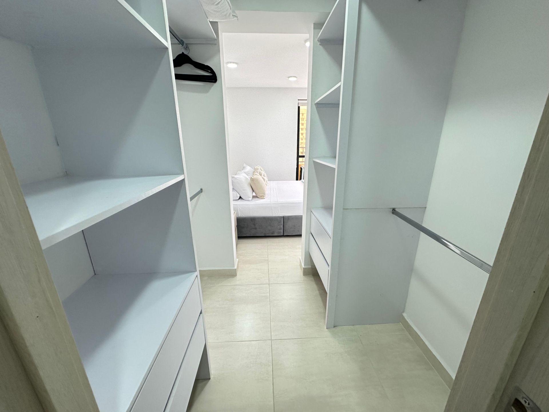 hermoso apartaestudio amoblados en avenida 19 norte alquiler por noches (11).jpg