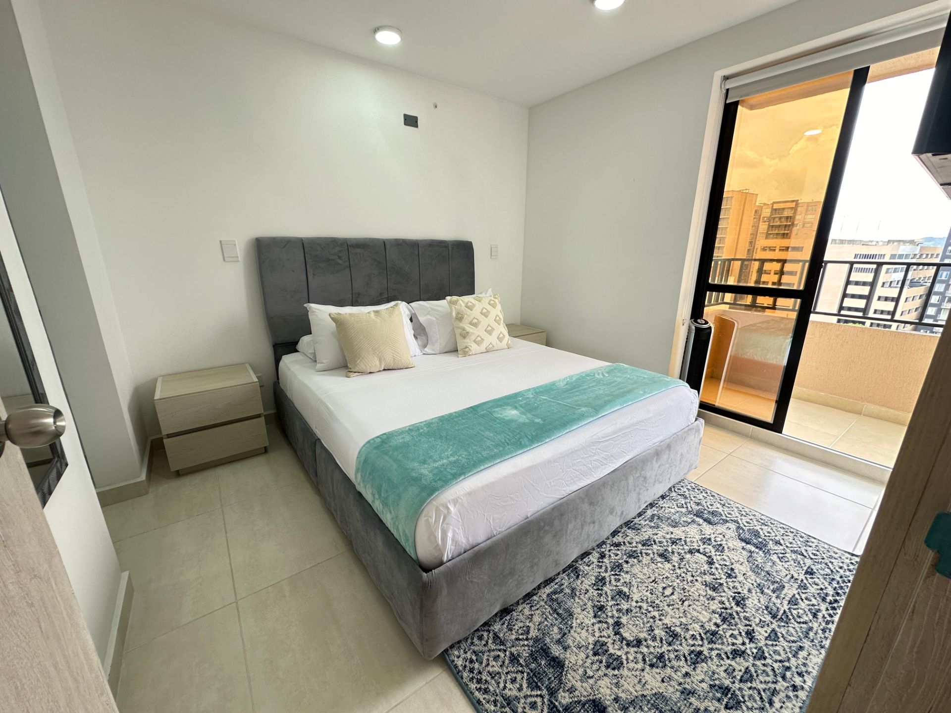 hermoso apartaestudio amoblados en avenida 19 norte alquiler por noches (9).jpg