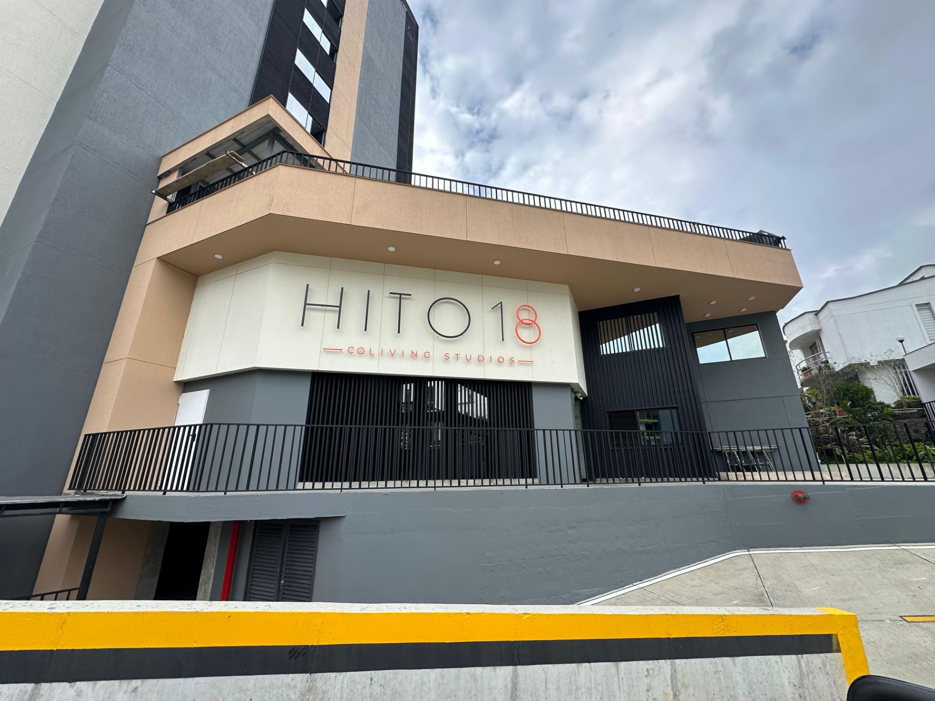 hermoso apartaestudio amoblados en avenida 19 norte alquiler por noches (1).jpg