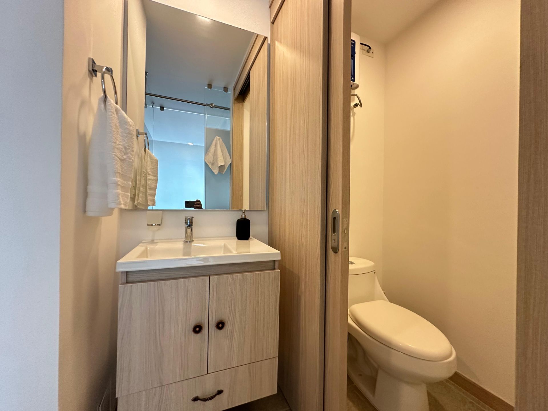 Lindo apartaestudio en avenida centenario alquiler por noches  (28).jpg