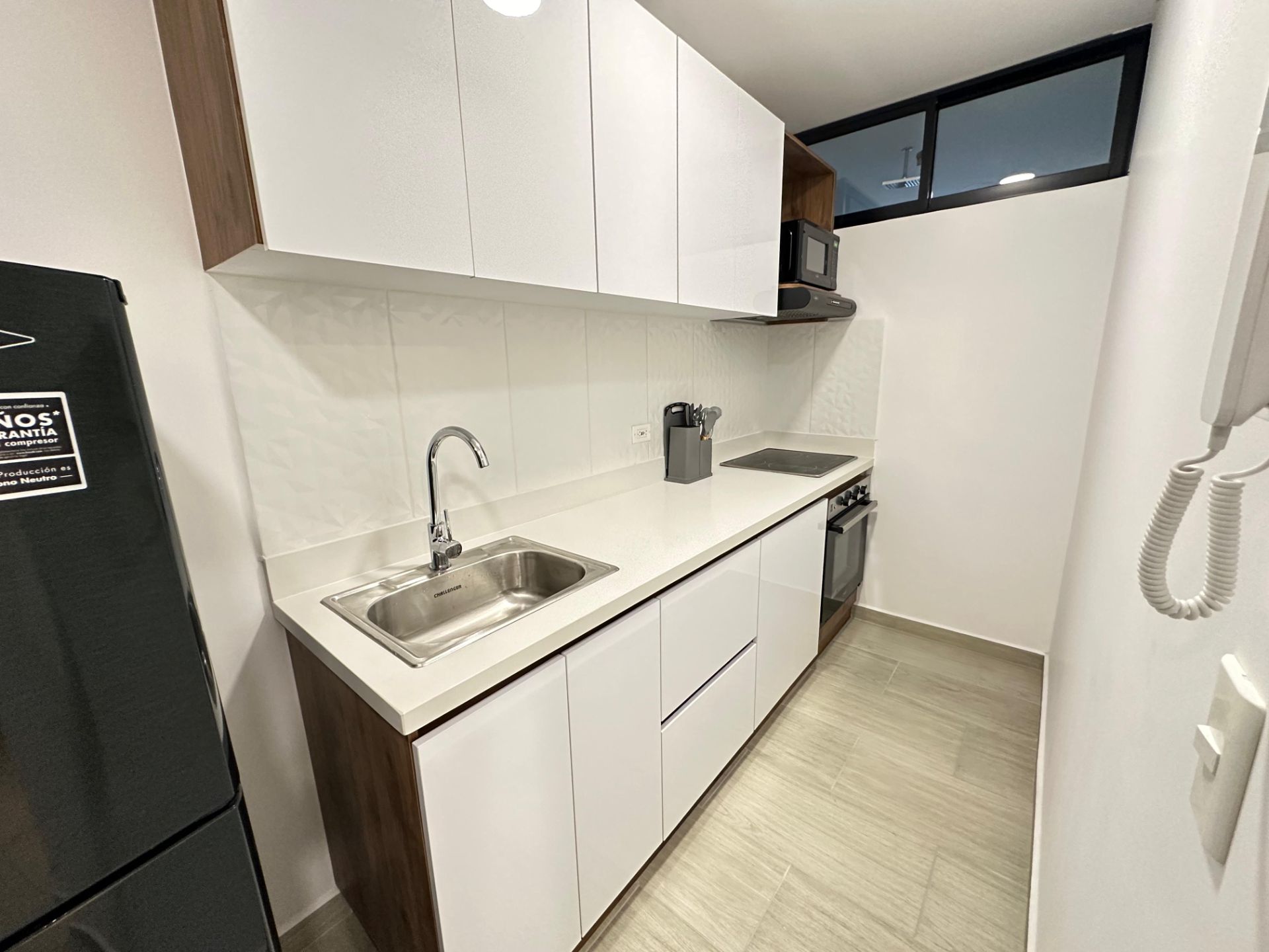Hermoso apartaestudio amoblado en laureles en laureles alquiler por noches  (13).jpg
