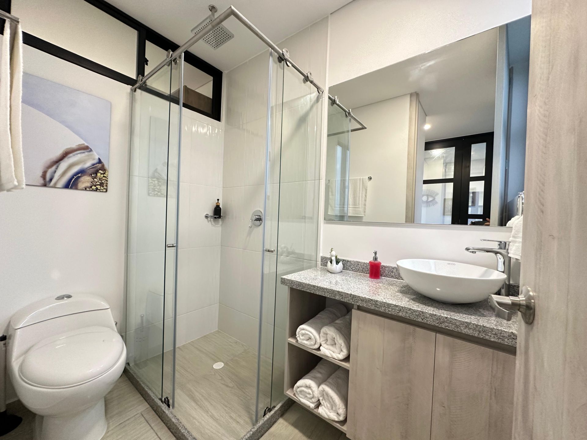 Hermoso apartaestudio amoblado en laureles en laureles alquiler por noches  (5).jpg