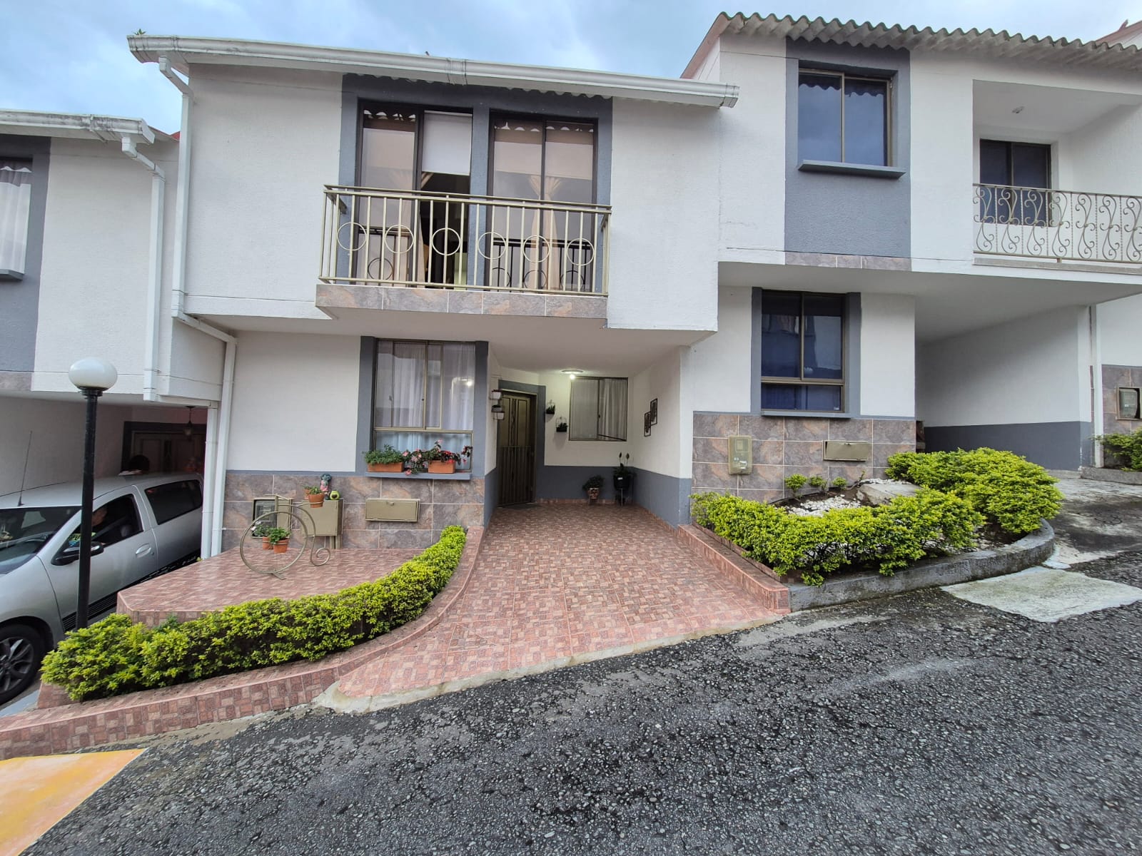 SE VENDE CASA AV. CENTENARIO 1..jpeg