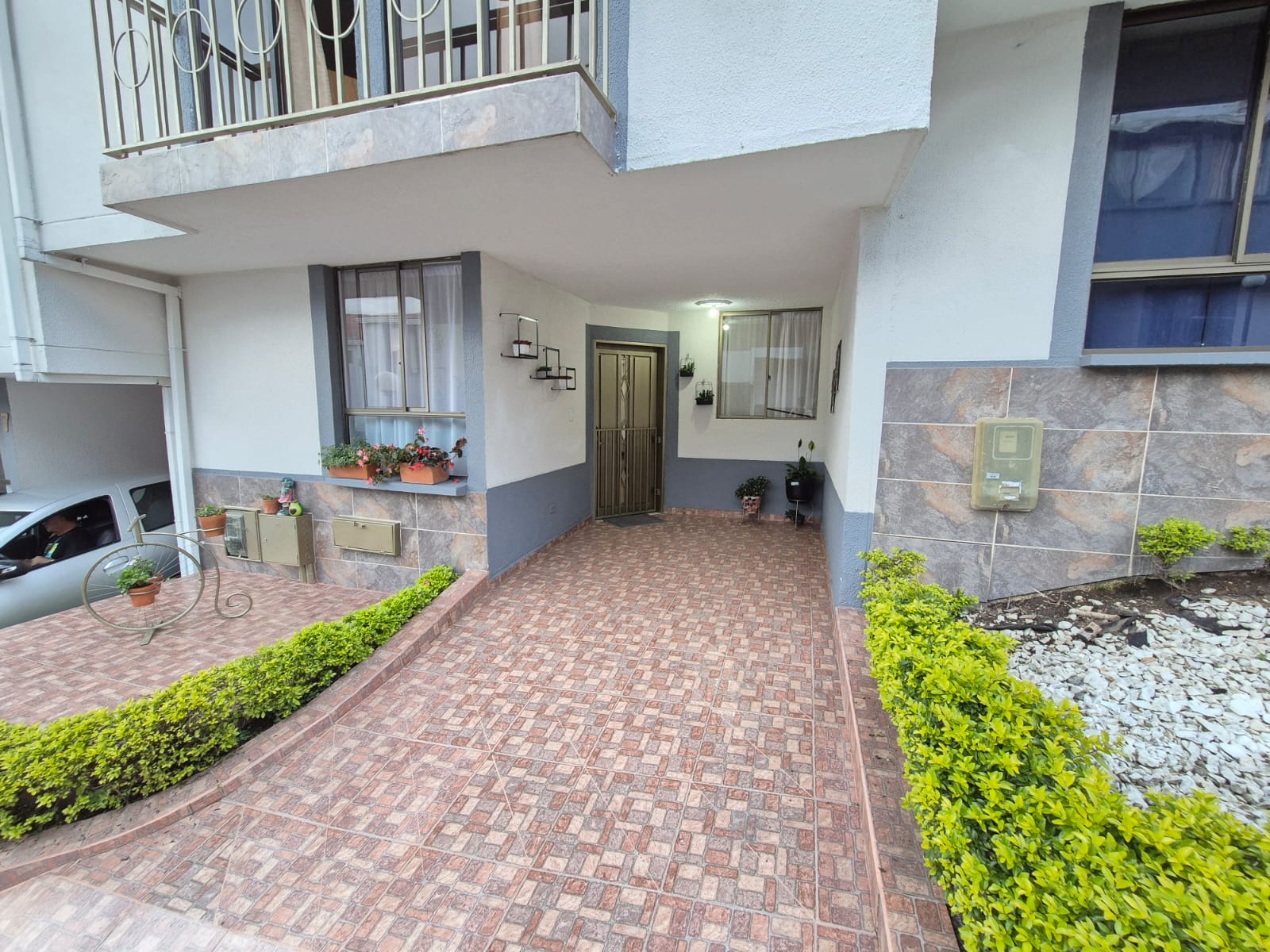 SE VENDE CASA AV. CENTENARIO 2..jpeg
