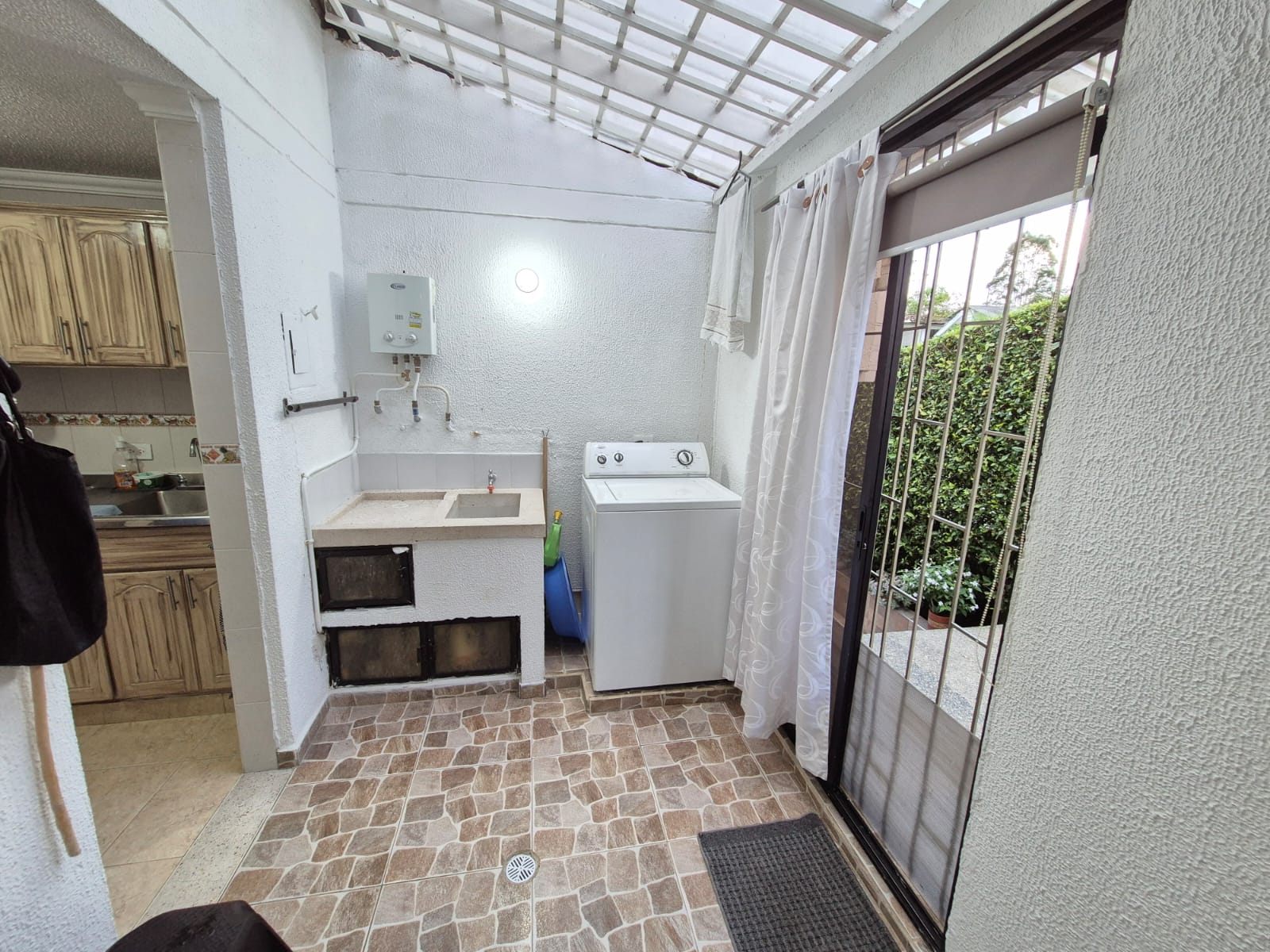 SE VENDE CASA AV. CENTENARIO 21..jpeg