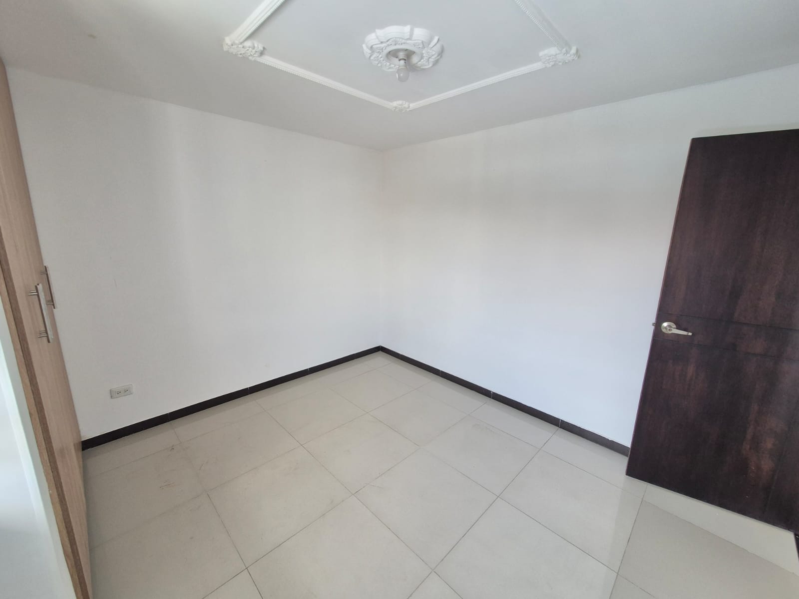 SE VENDE CASA EN LAS AMERICAS  24..jpeg