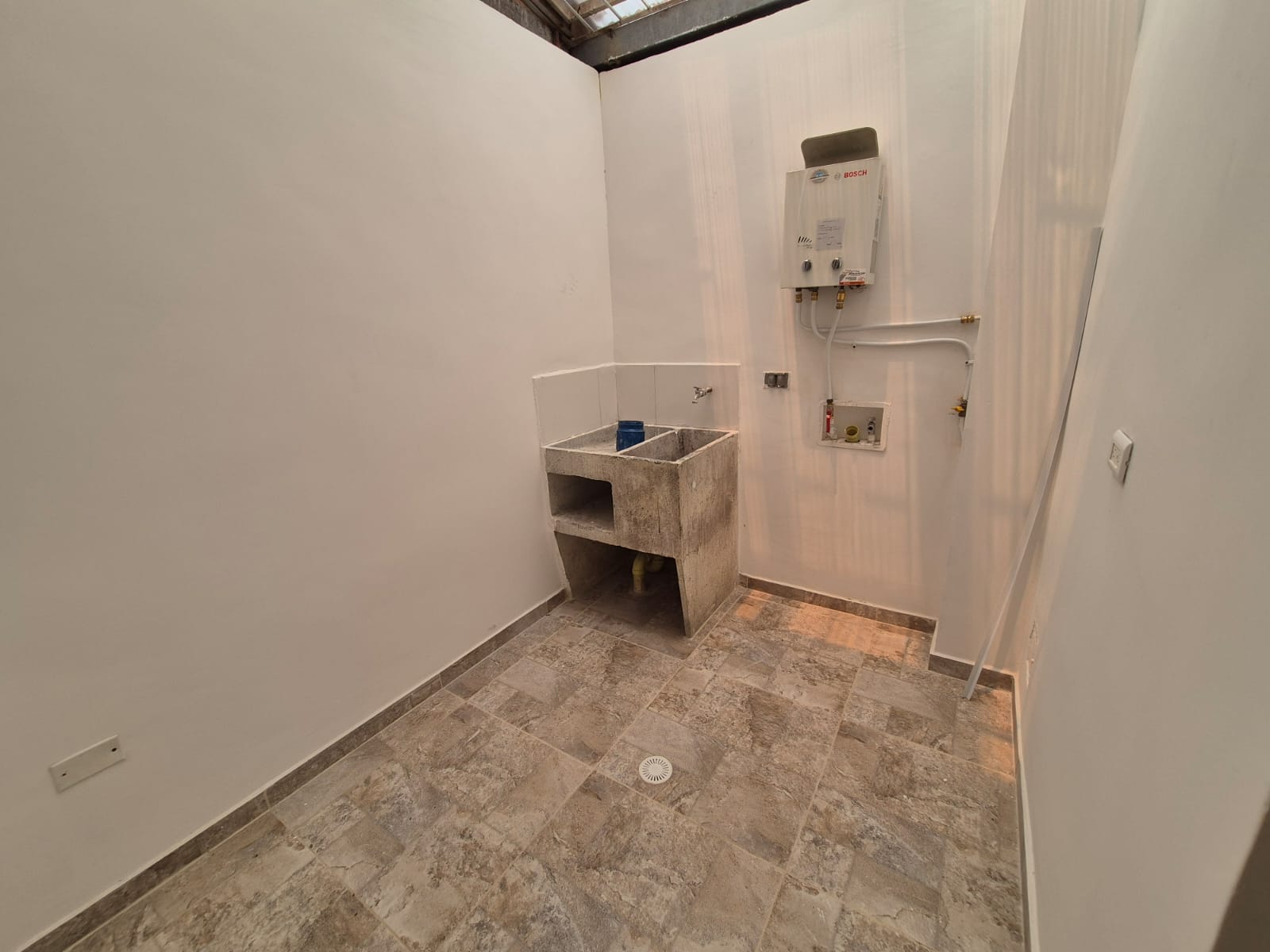 SE VENDE CASA EN SECTOR ENTRE VERDES  10..jpg