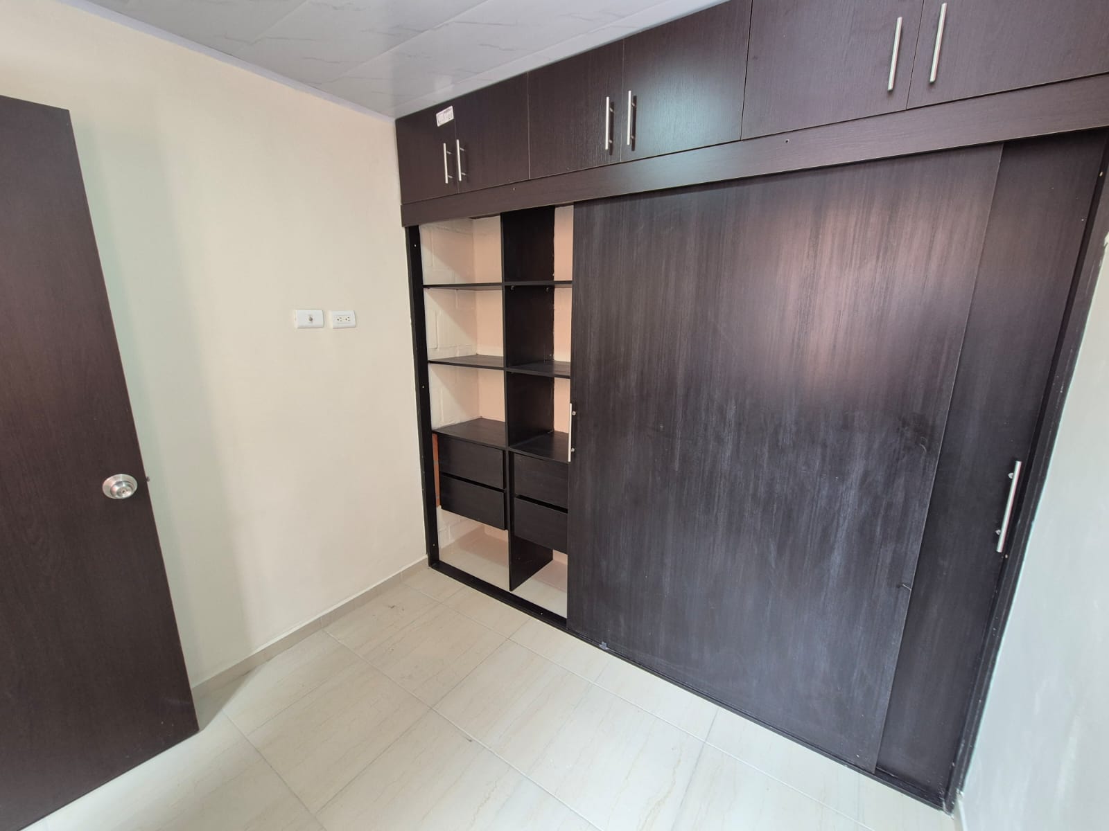SE VENDE CASA EN SECTOR ENTRE VERDES  28..jpg