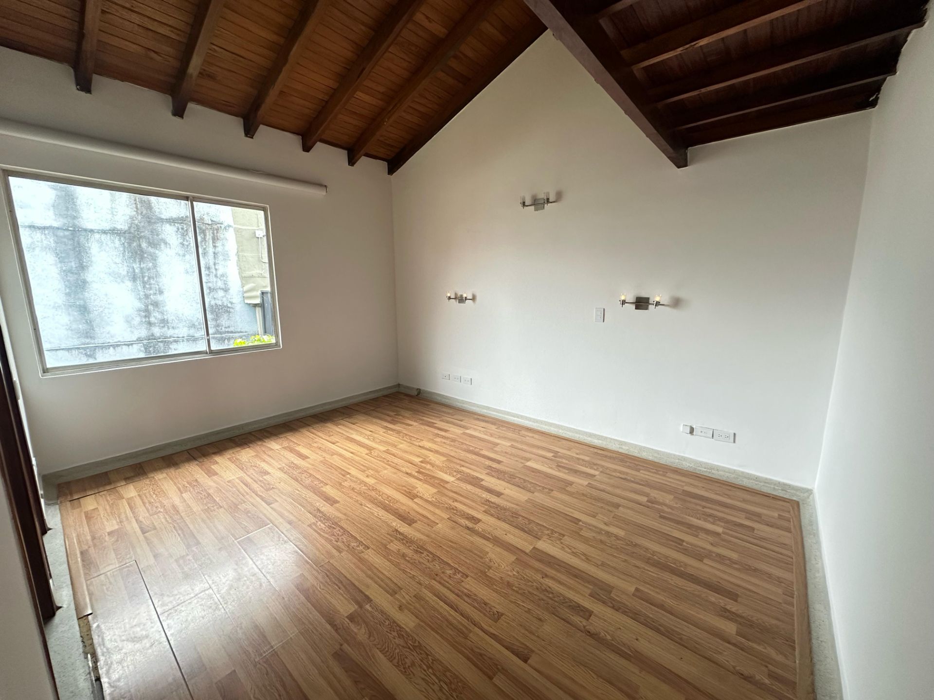 SE VENDE CASA SECTOR FUNDADORES 14..jpg