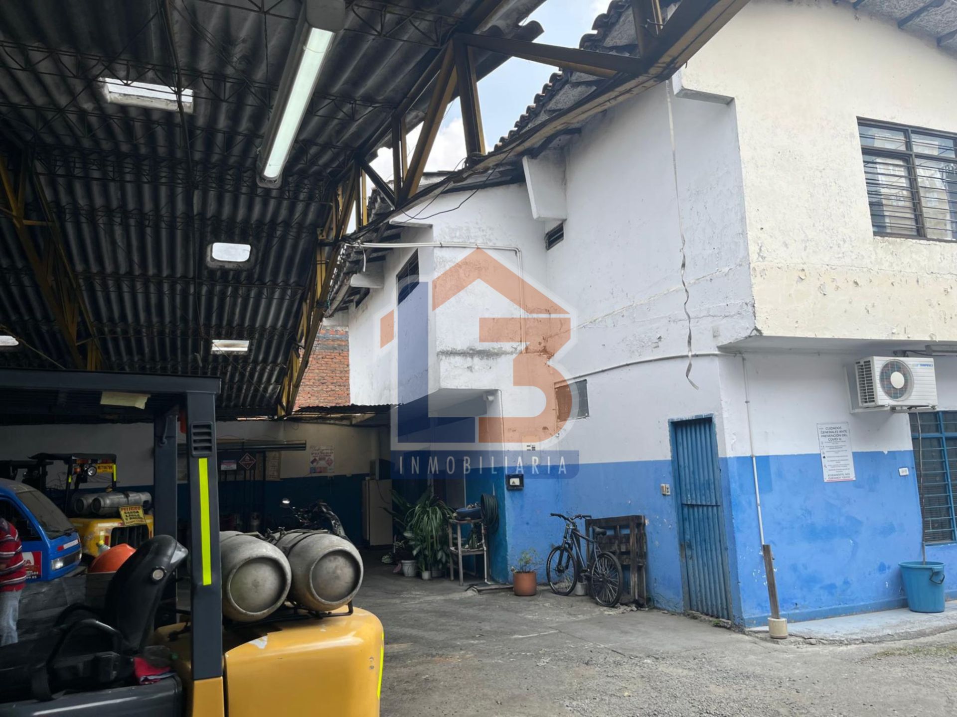 SE VENDE BODEGA EN CALI  2..jpg