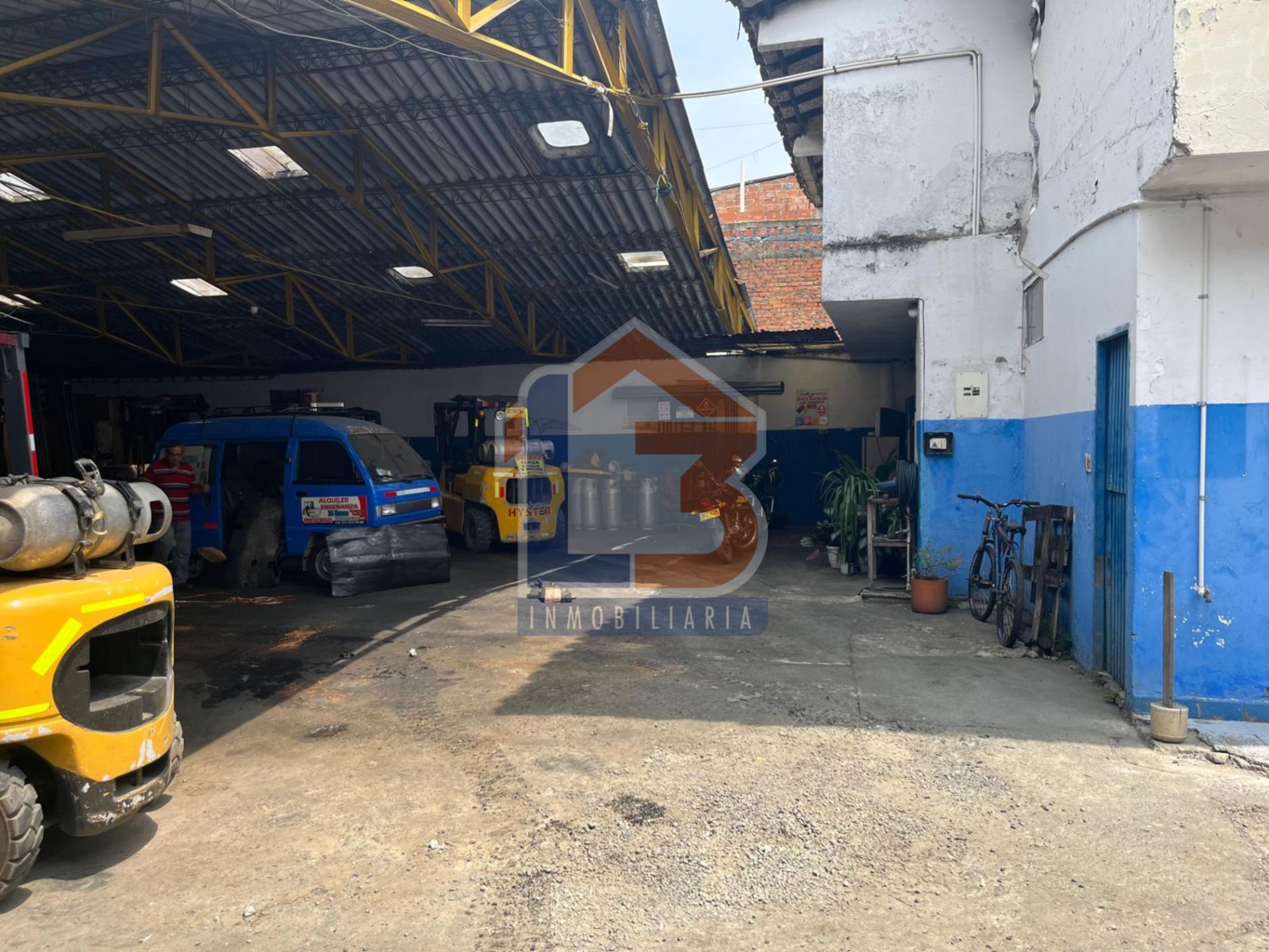 SE VENDE BODEGA EN CALI  3..jpg