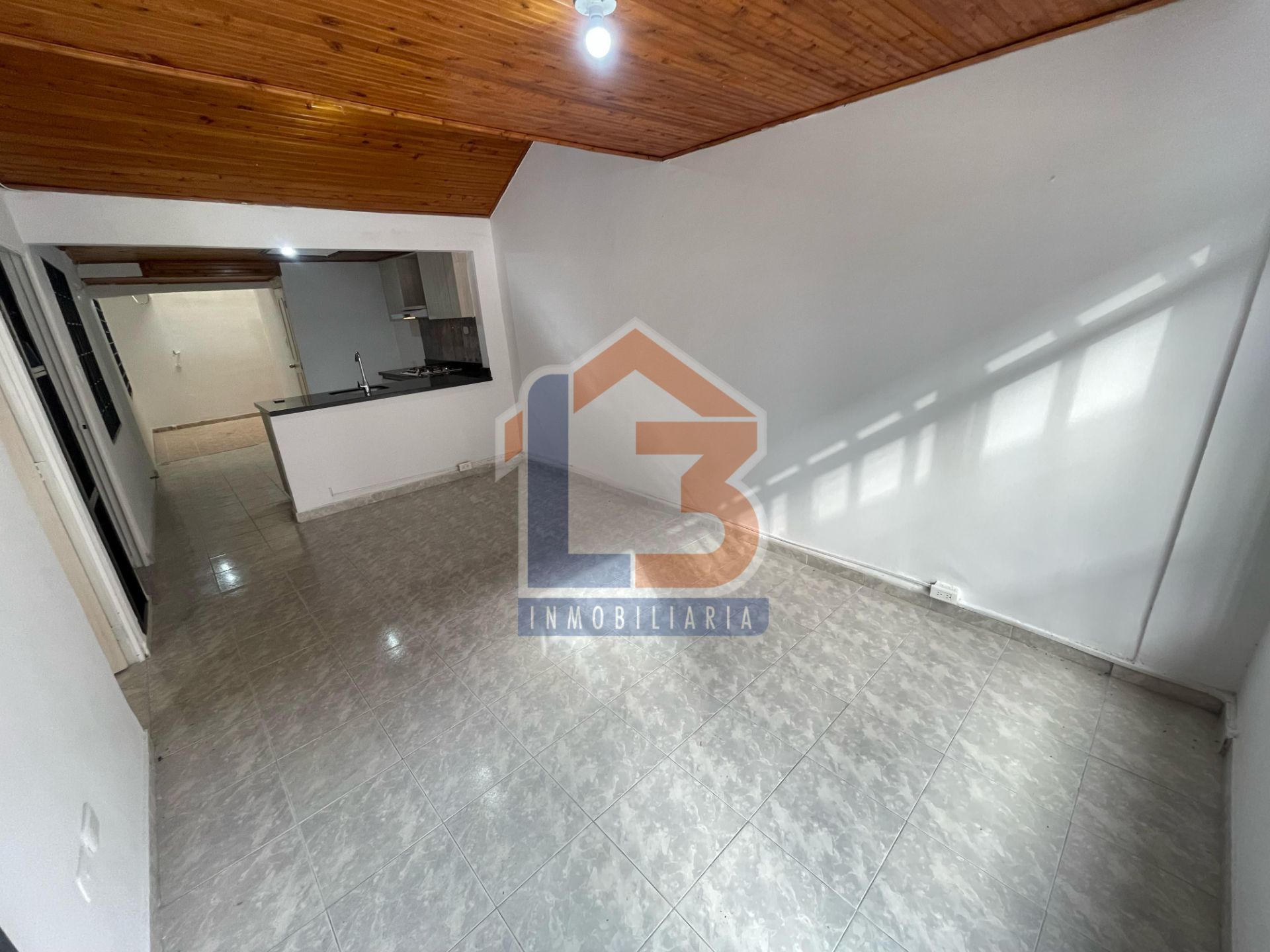 SE VENDE CASA EN EL SECTOR LIMONAR 2..jpg
