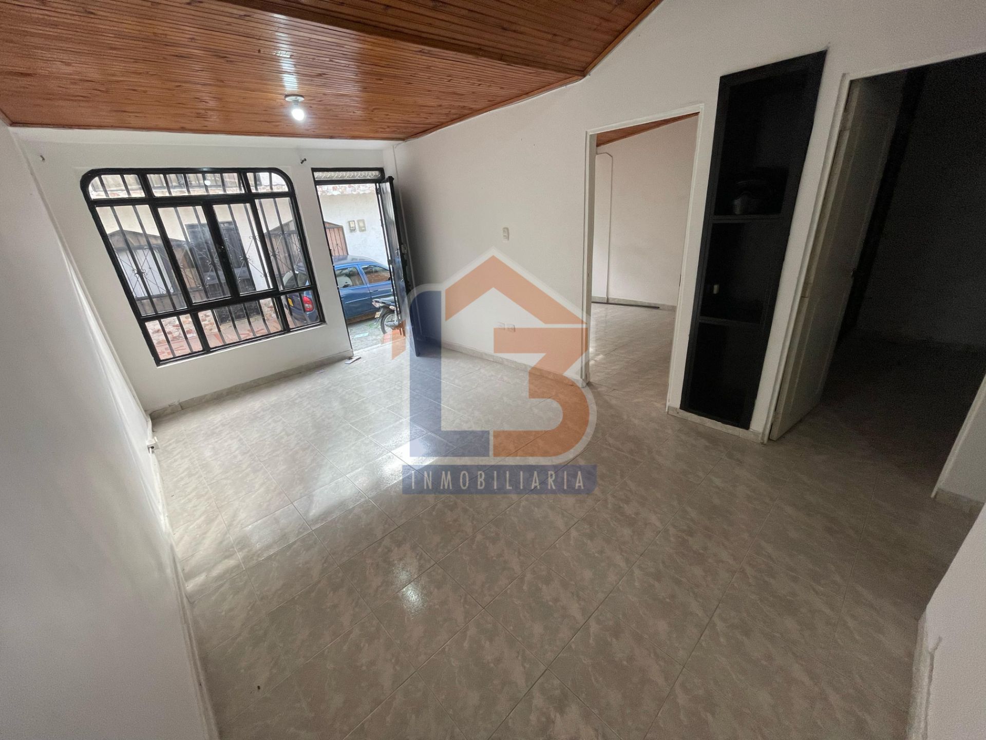 SE VENDE CASA EN EL SECTOR LIMONAR 7..jpg