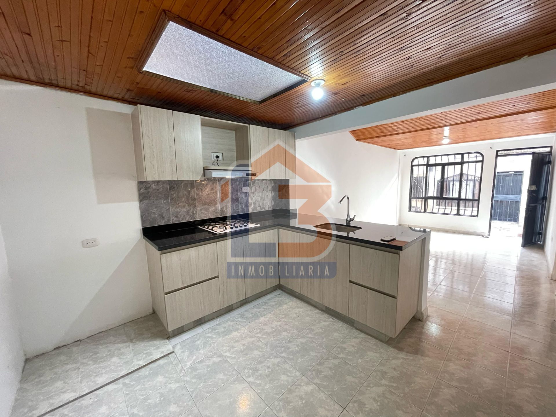 SE VENDE CASA EN EL SECTOR LIMONAR 12..jpg