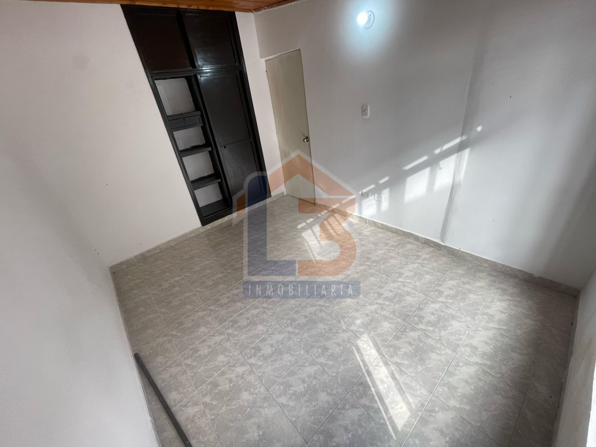 SE VENDE CASA EN EL SECTOR LIMONAR 18..jpg