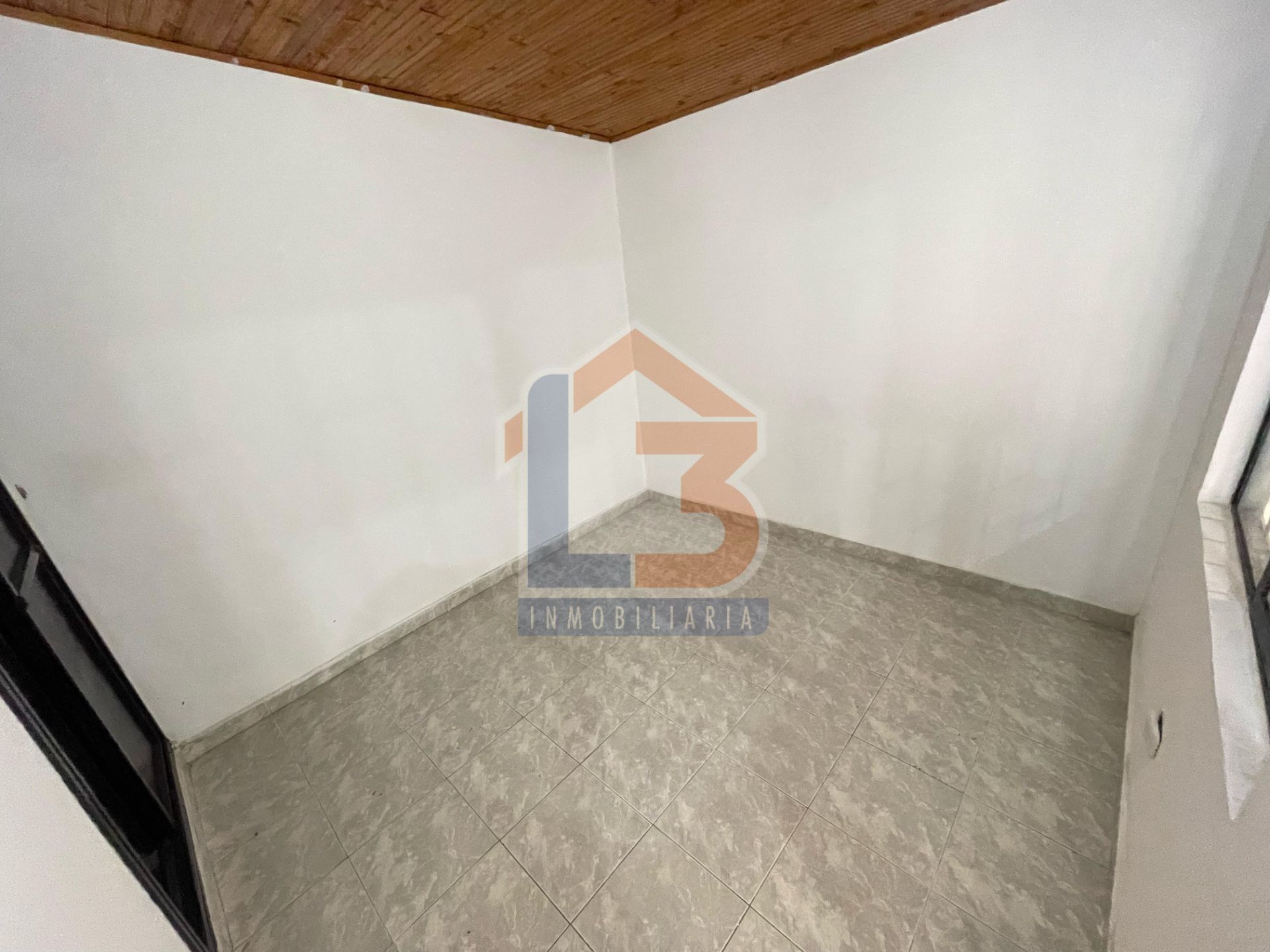 SE VENDE CASA EN EL SECTOR LIMONAR 23..jpg