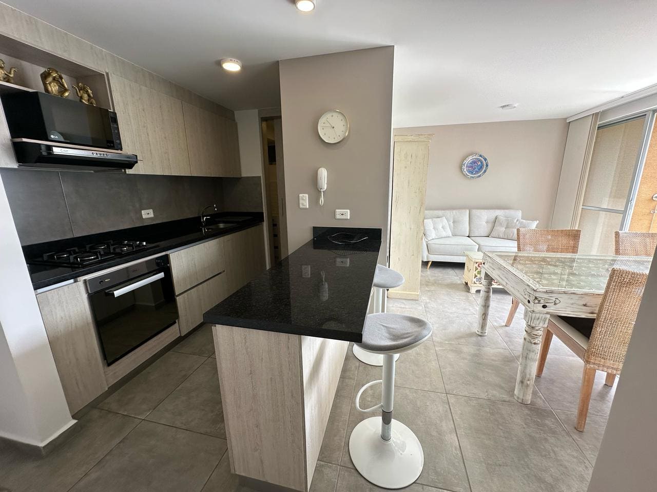 Hermoso apartamento amoblado moderno y lujoso en avenida centenario  (30).jpg