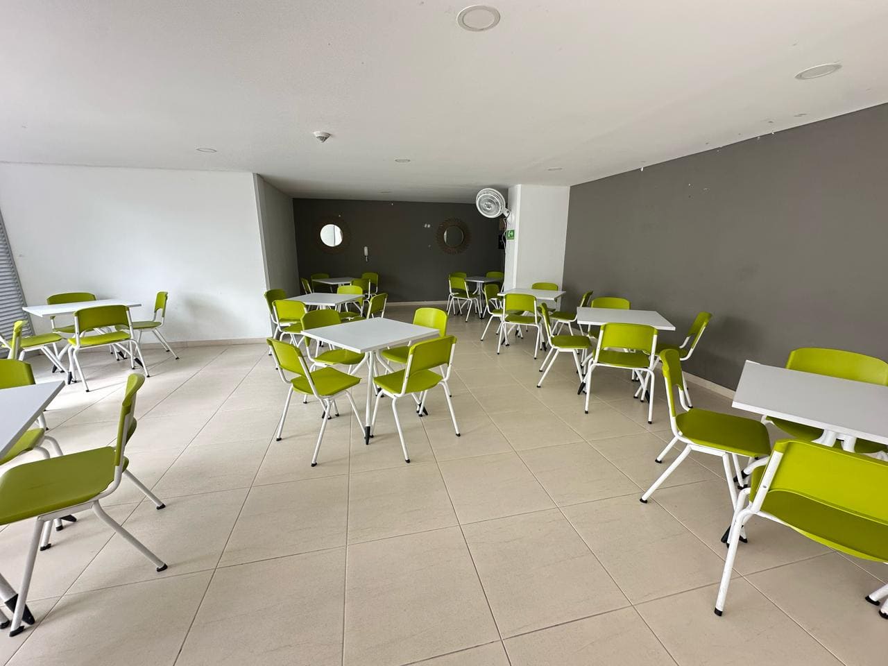 Hermoso apartamento amoblado moderno y lujoso en avenida centenario  (24).jpg
