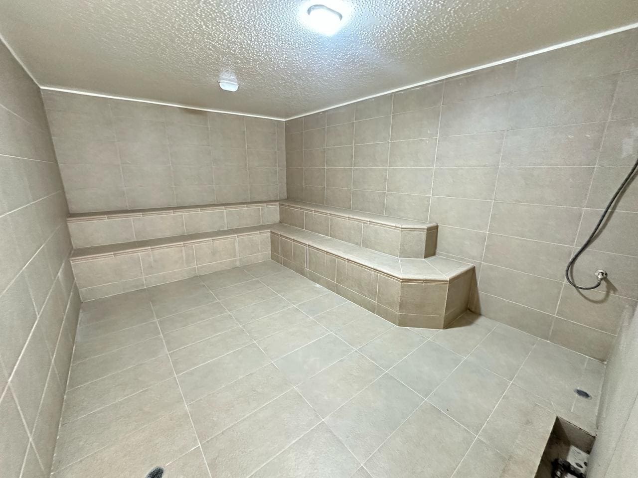Hermoso apartamento amoblado moderno y lujoso en avenida centenario  (25).jpg