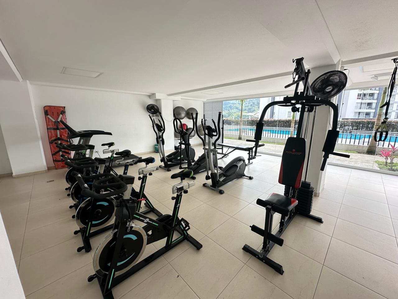 Hermoso apartamento amoblado moderno y lujoso en avenida centenario  (27).jpg