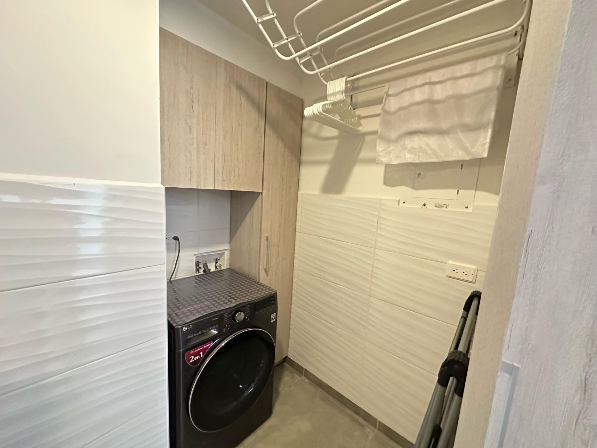 Hermoso apartamento amoblado moderno y lujoso en avenida centenario  (3).jpg