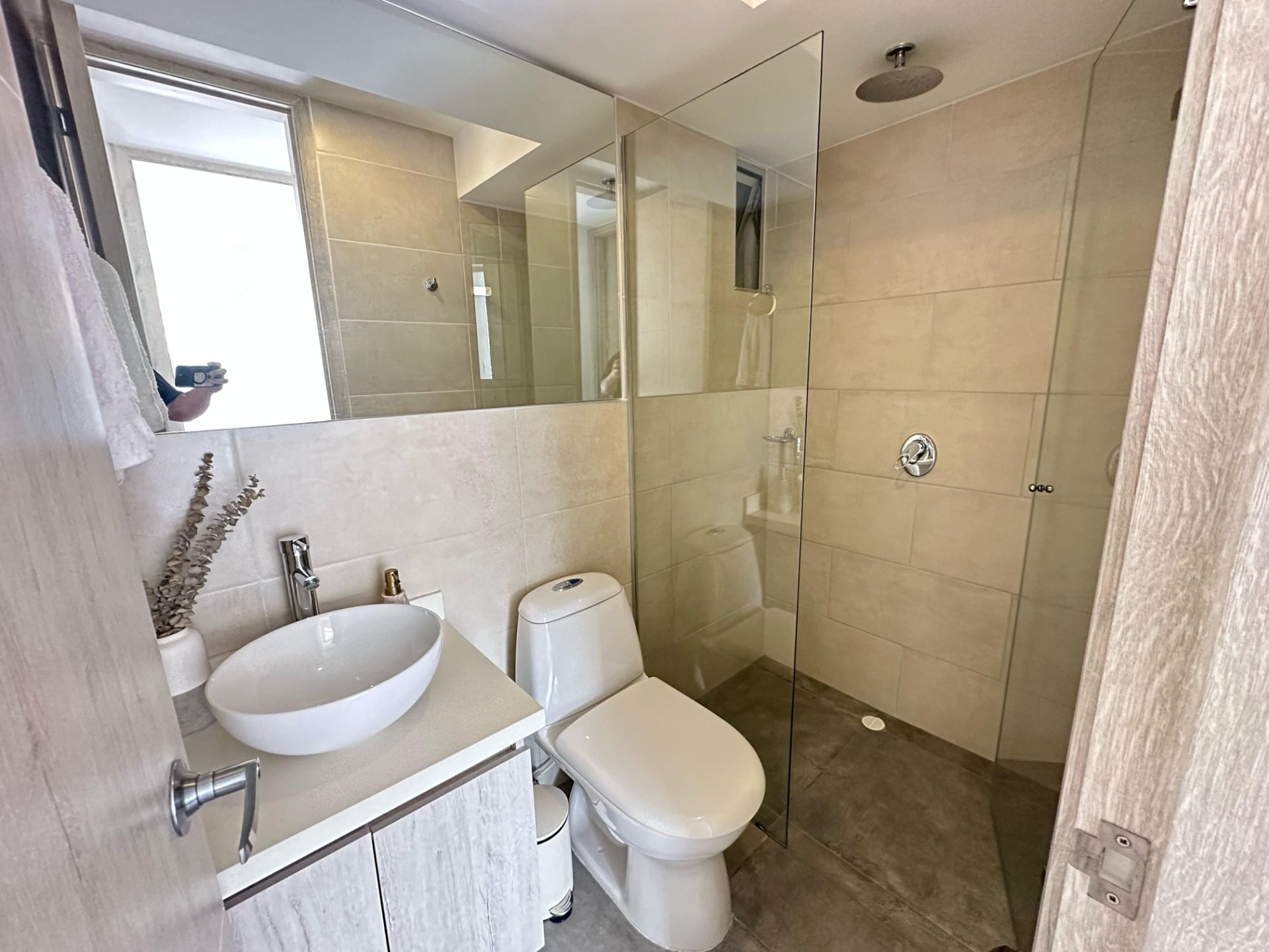 Hermoso apartamento amoblado moderno y lujoso en avenida centenario  (44).jpg