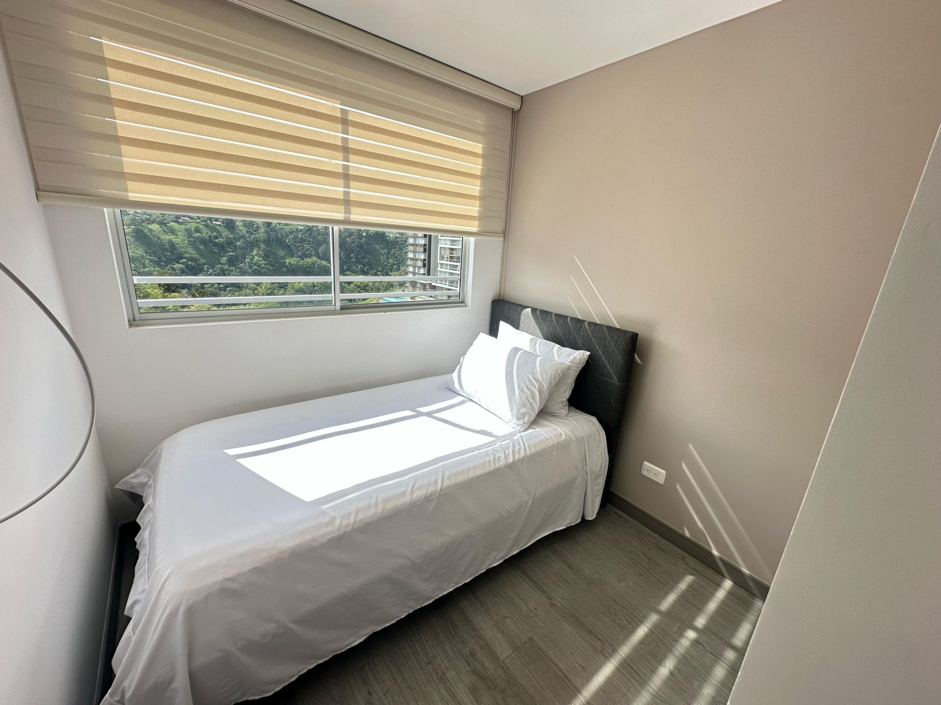 Hermoso apartamento amoblado moderno y lujoso en avenida centenario  (43).jpg