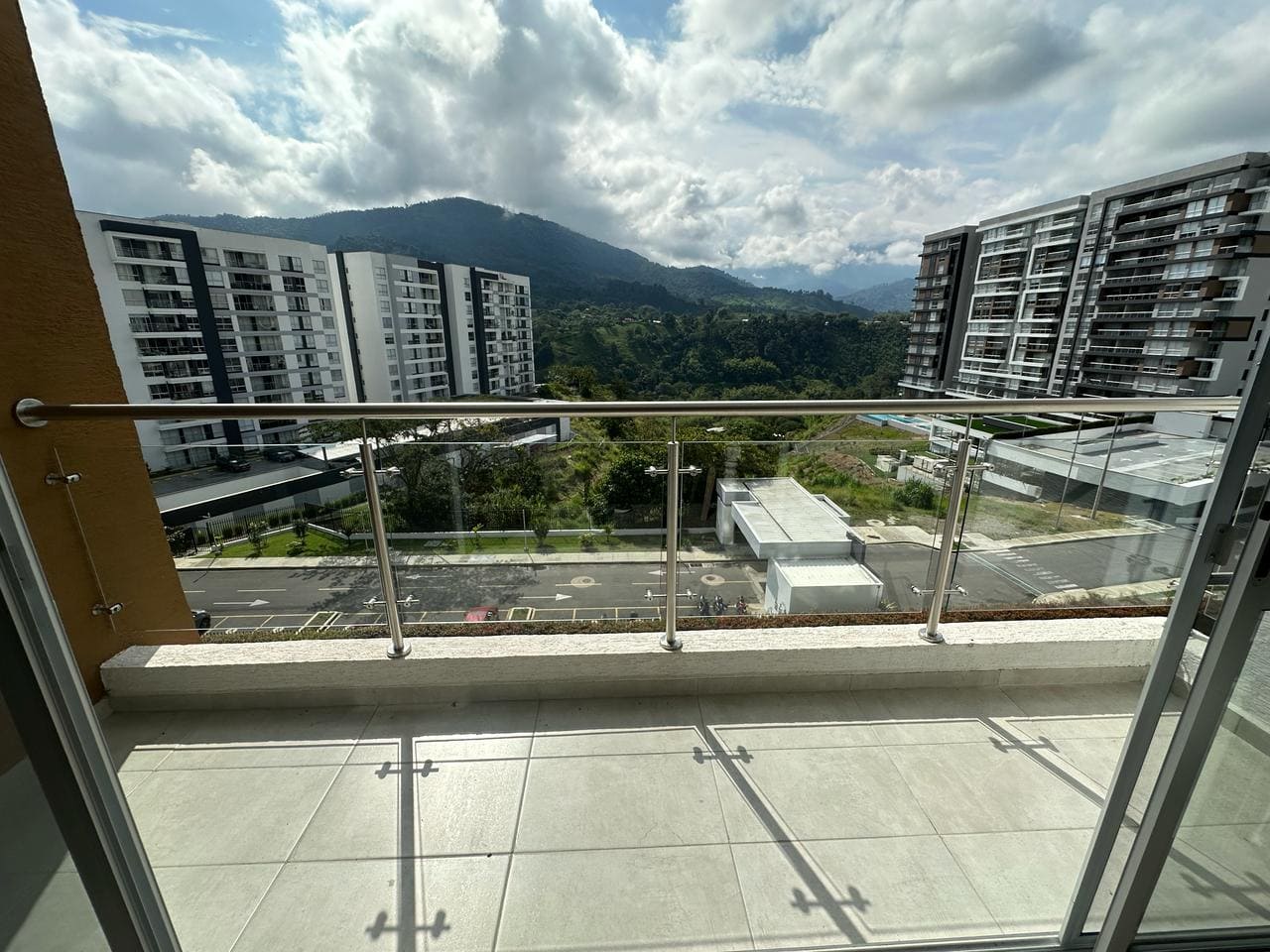 Hermoso apartamento amoblado moderno y lujoso en avenida centenario  (35).jpg