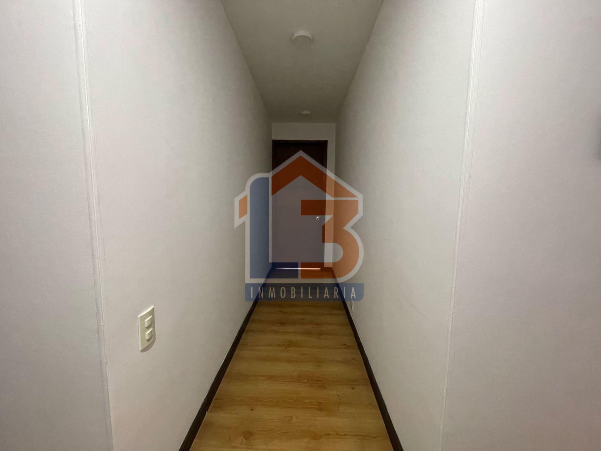 SE VENDE APTO EN EL SECTOR LA CASTELLANA 4..jpg