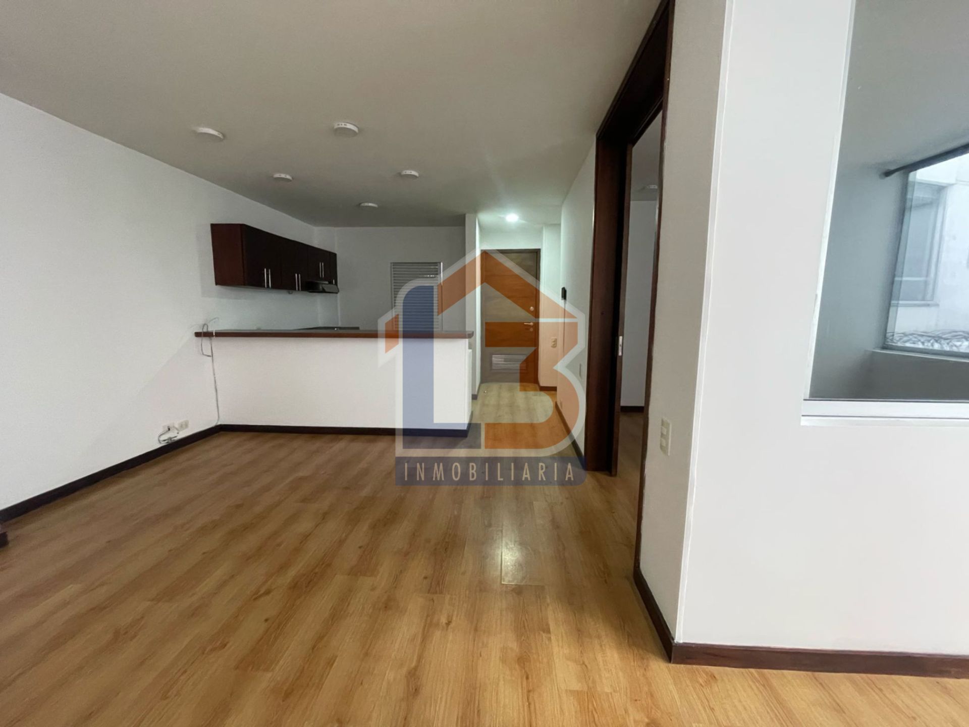 SE VENDE APTO EN EL SECTOR LA CASTELLANA 2..jpg